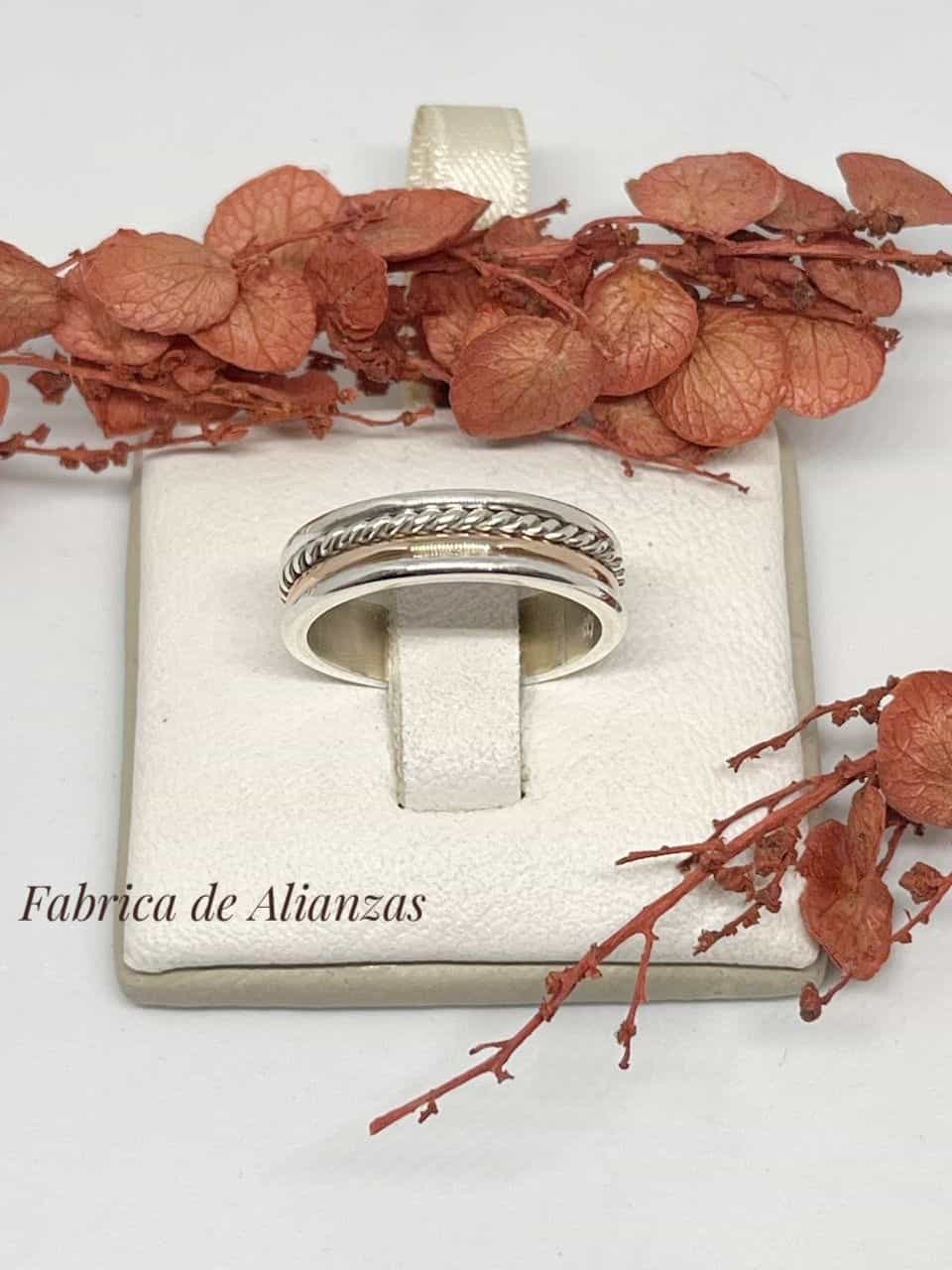 Alianza Cinta Virolada con Trenza e hilo de oro