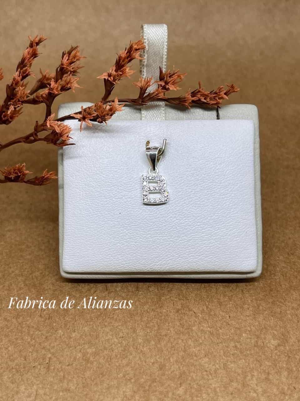 Dije Inicial B Imprenta Piedras Blancas