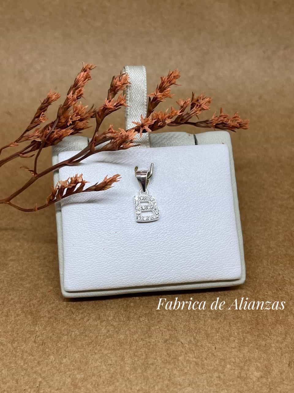 Dije Inicial B Imprenta Piedras Blancas