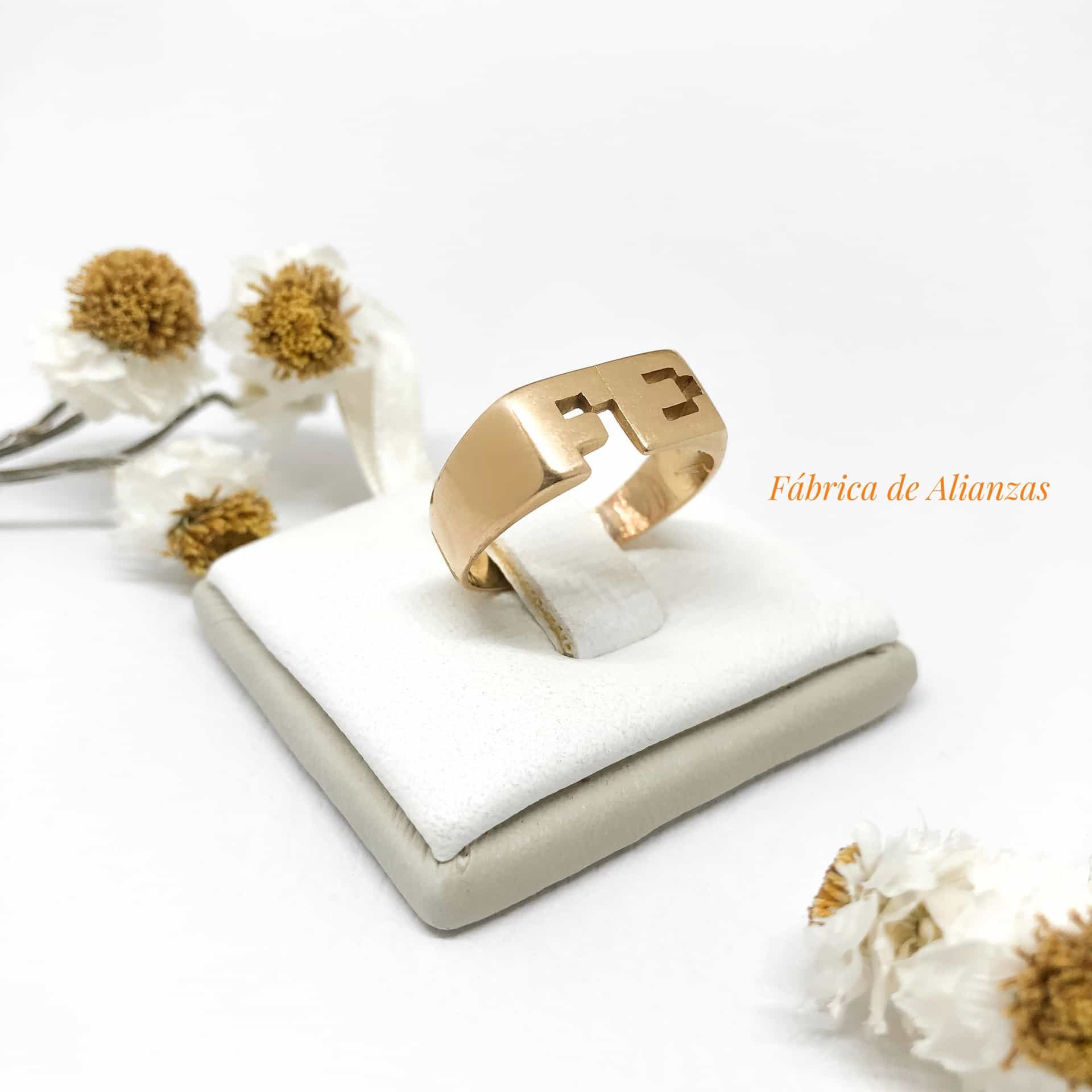 Anillo Doble Letra 6 Grs.