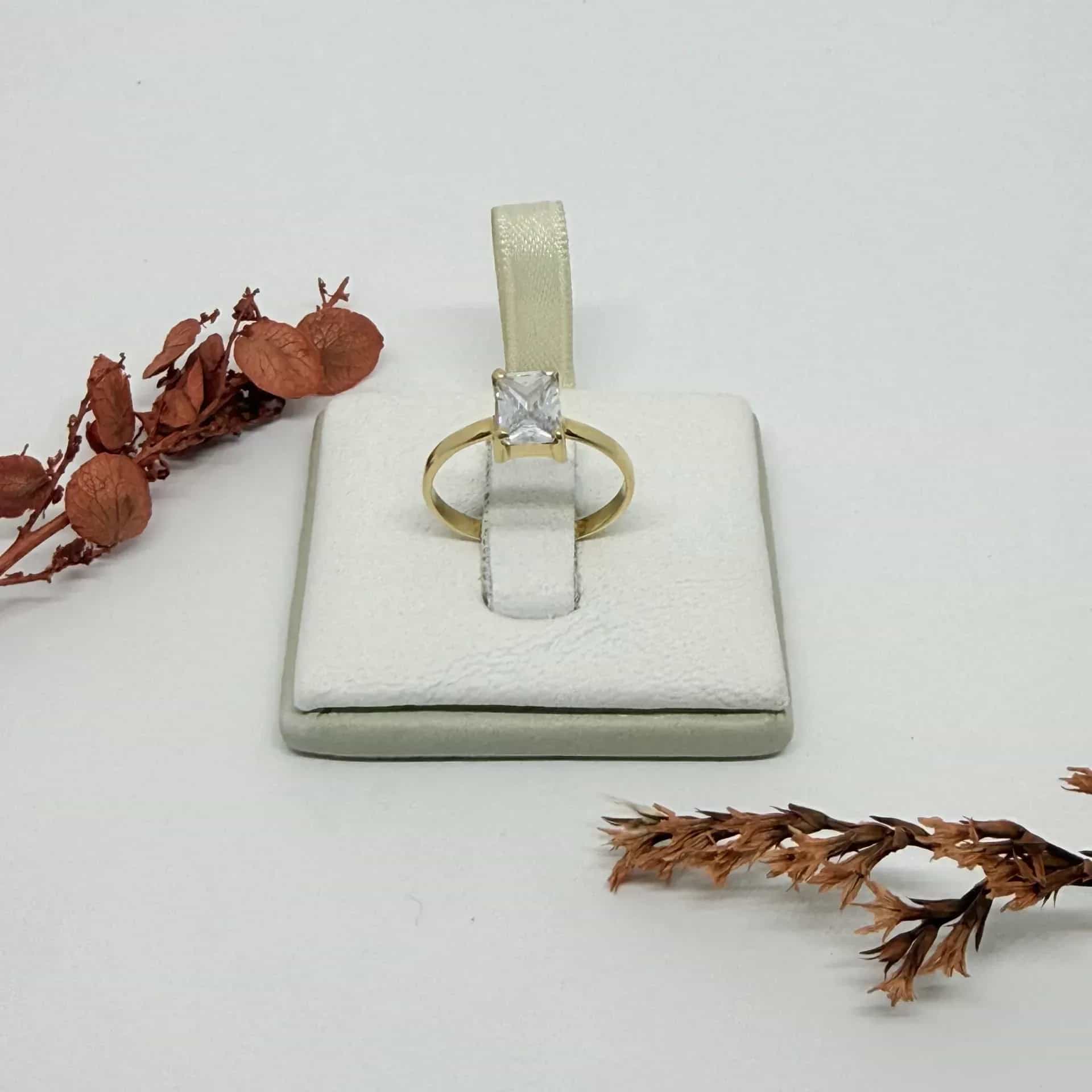 Anillo Solitario Piedra Rectangular Blanca