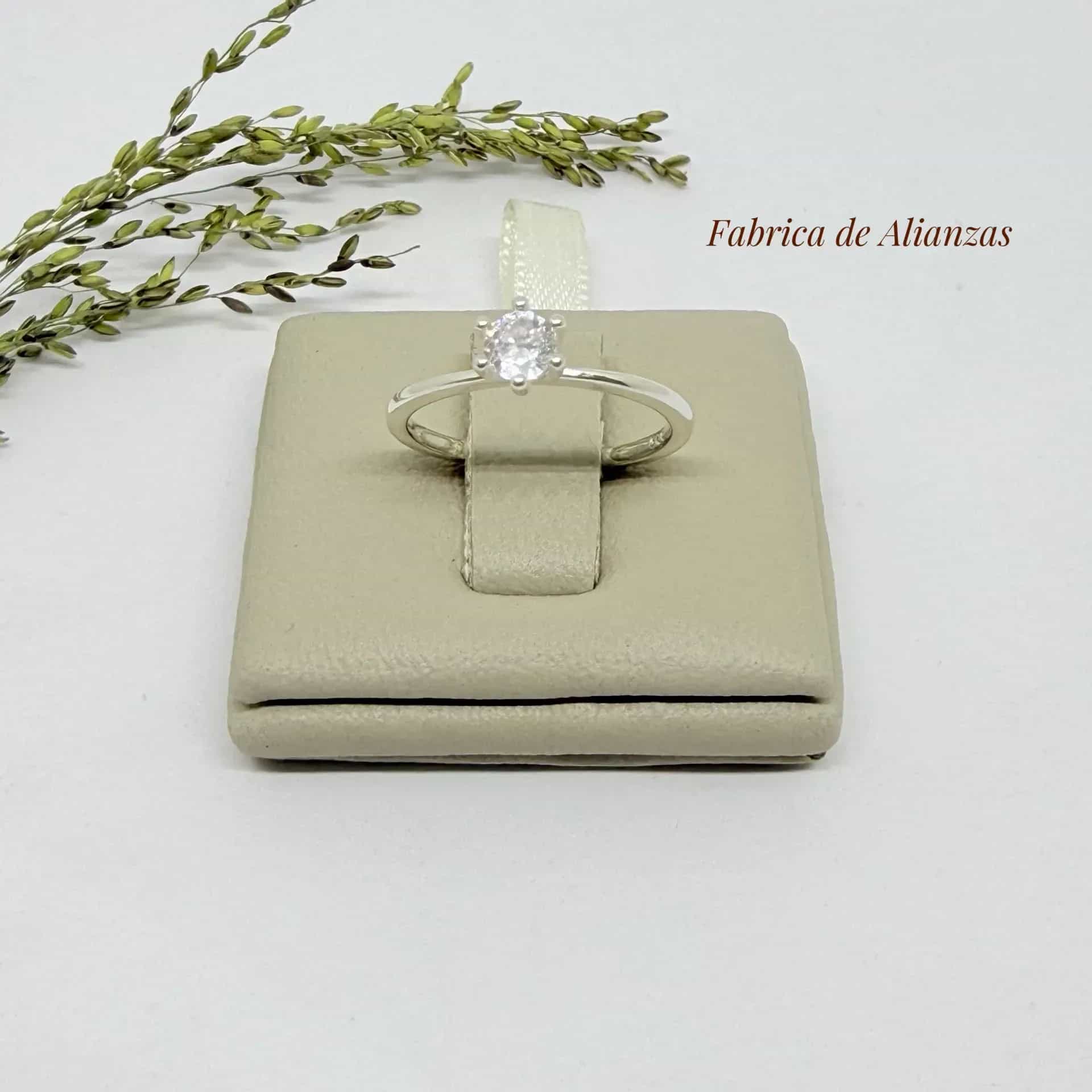 Anillo Solitario Piedra Blanca