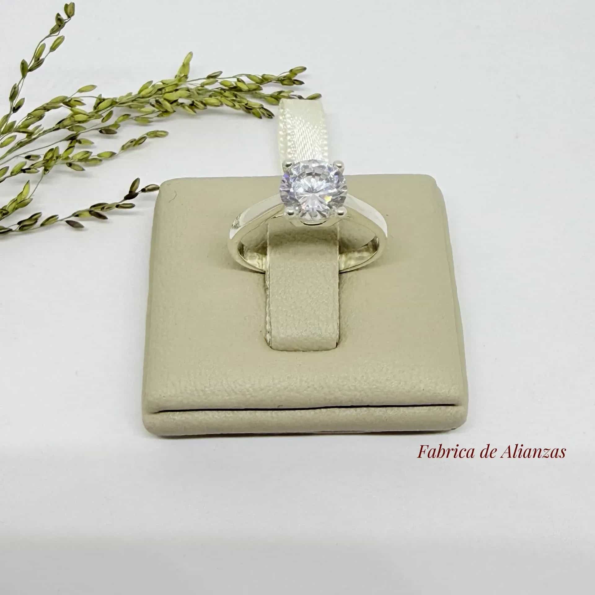 Anillo Solitario Piedra Blanca