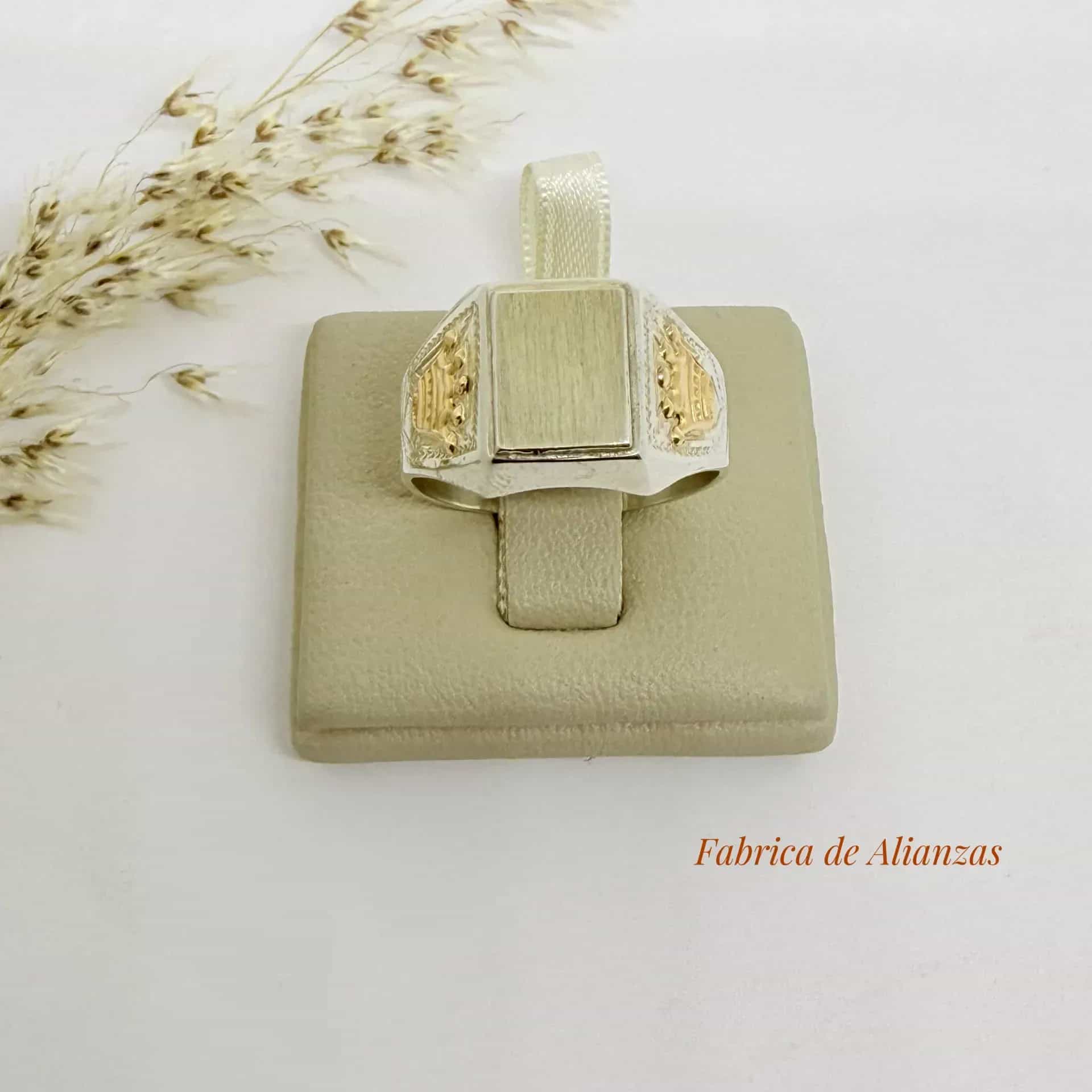Anillo Sello Rectangular de 10 por 8 milímetros