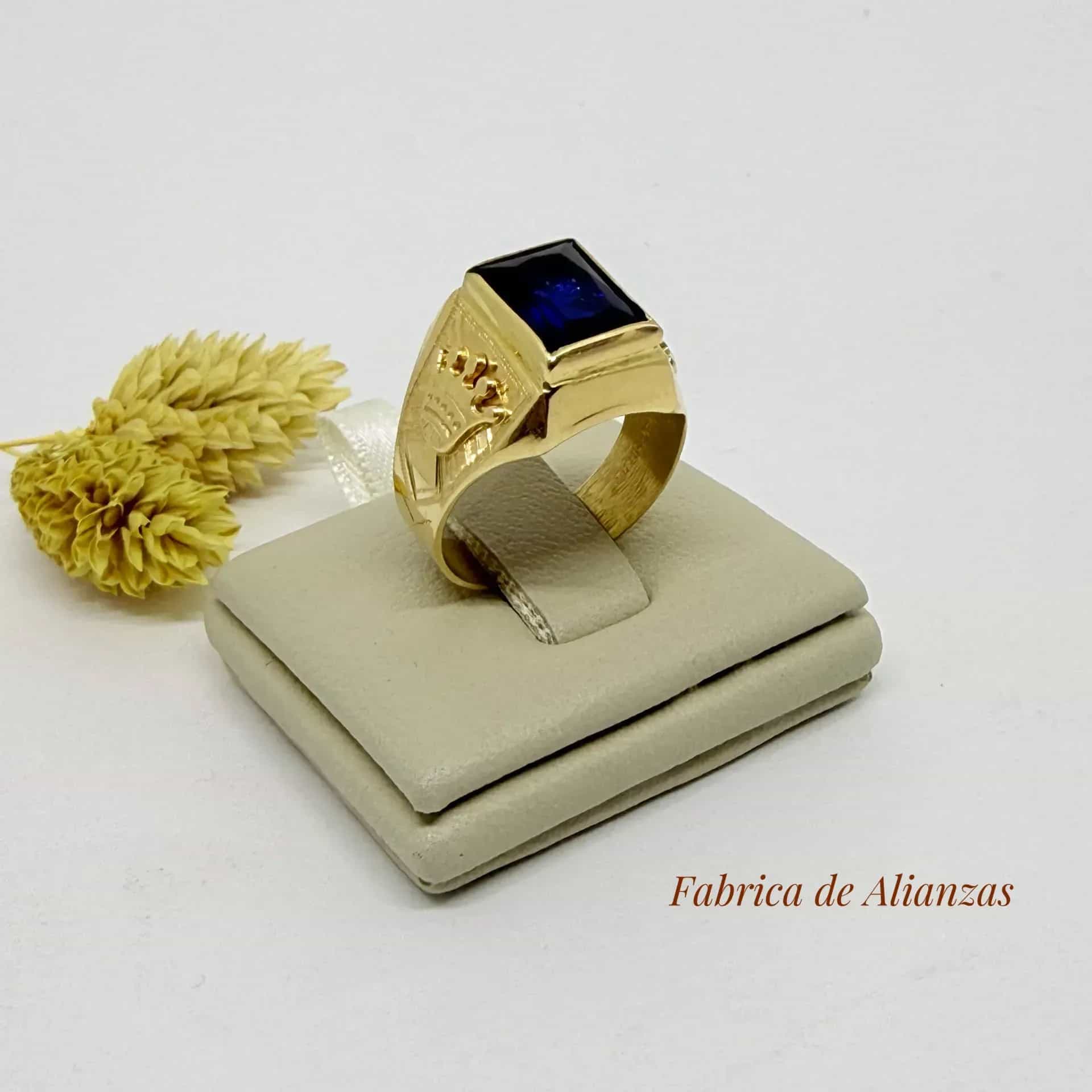 Anillo Sello Piedra Azul con Corona