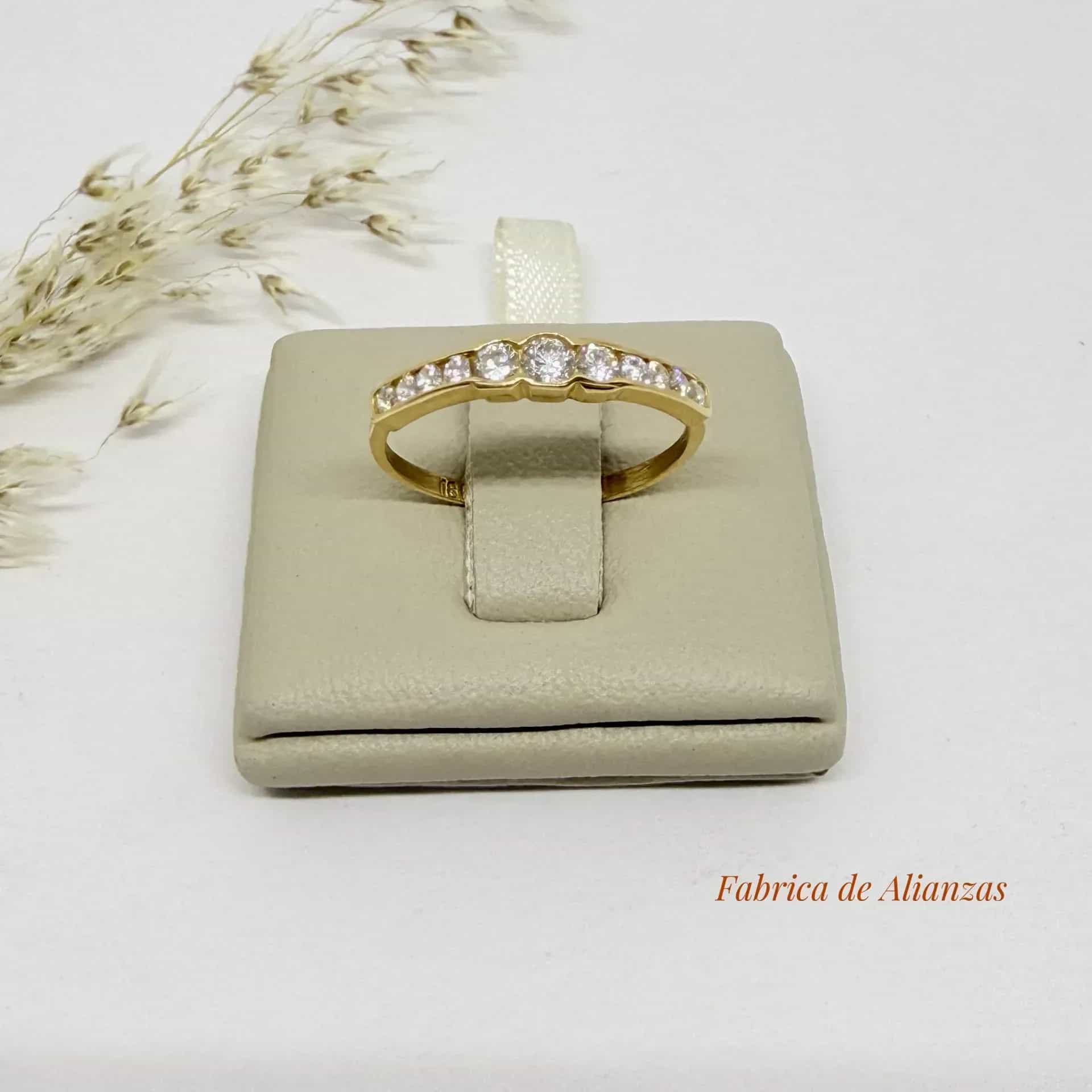 Anillo Piedras Blancas