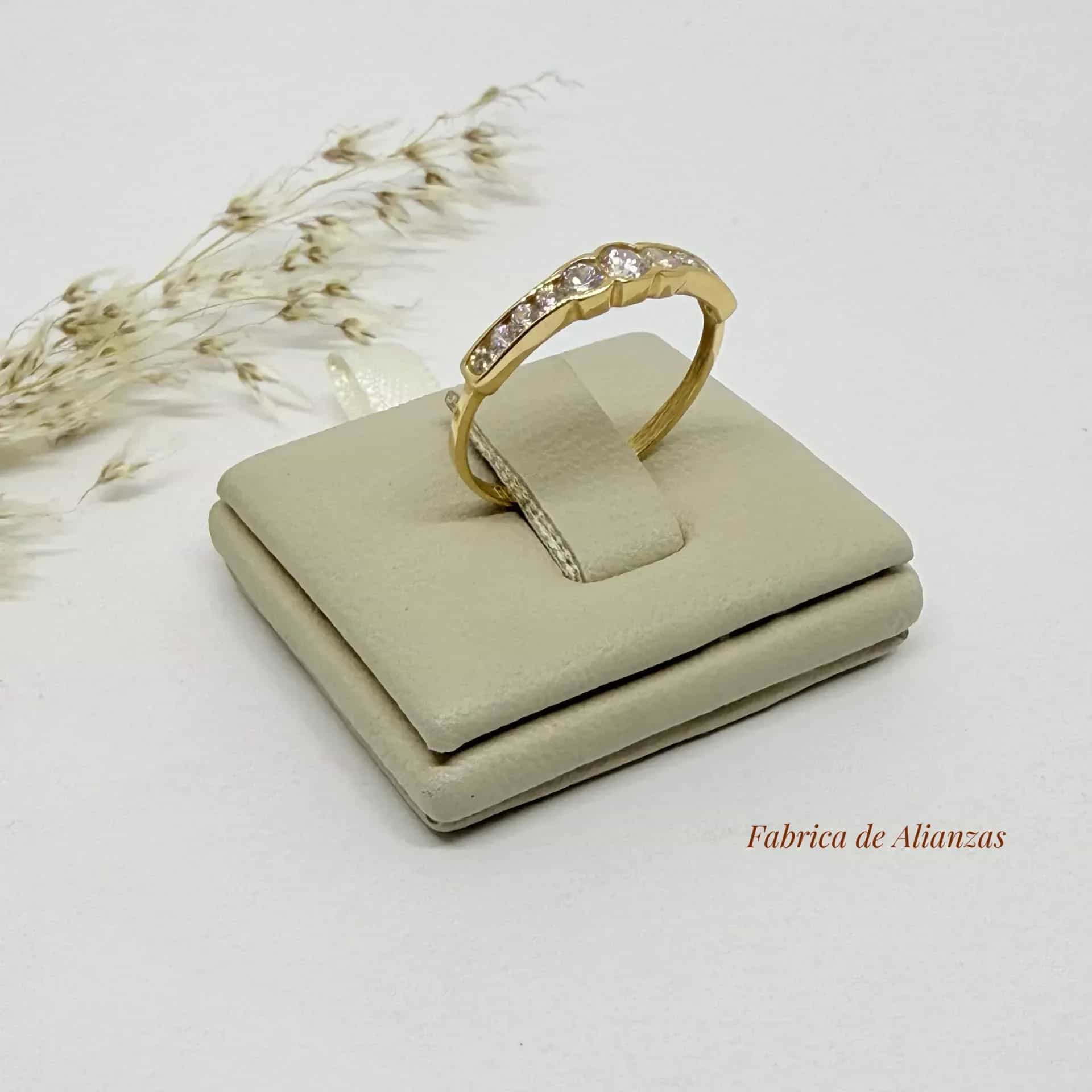 Anillo Piedras Blancas