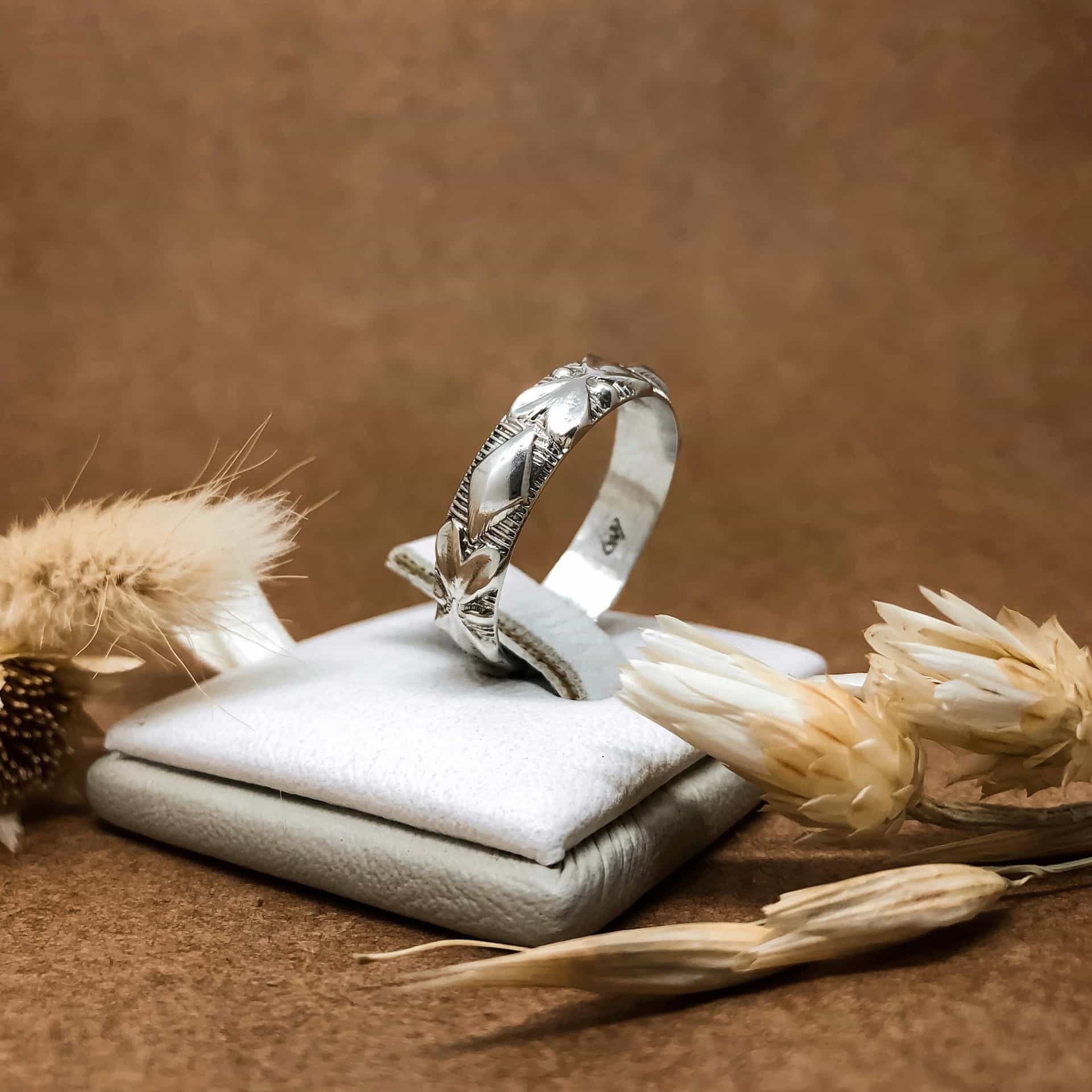 Alianza Italiana Flor con Rombos Oro Blanco