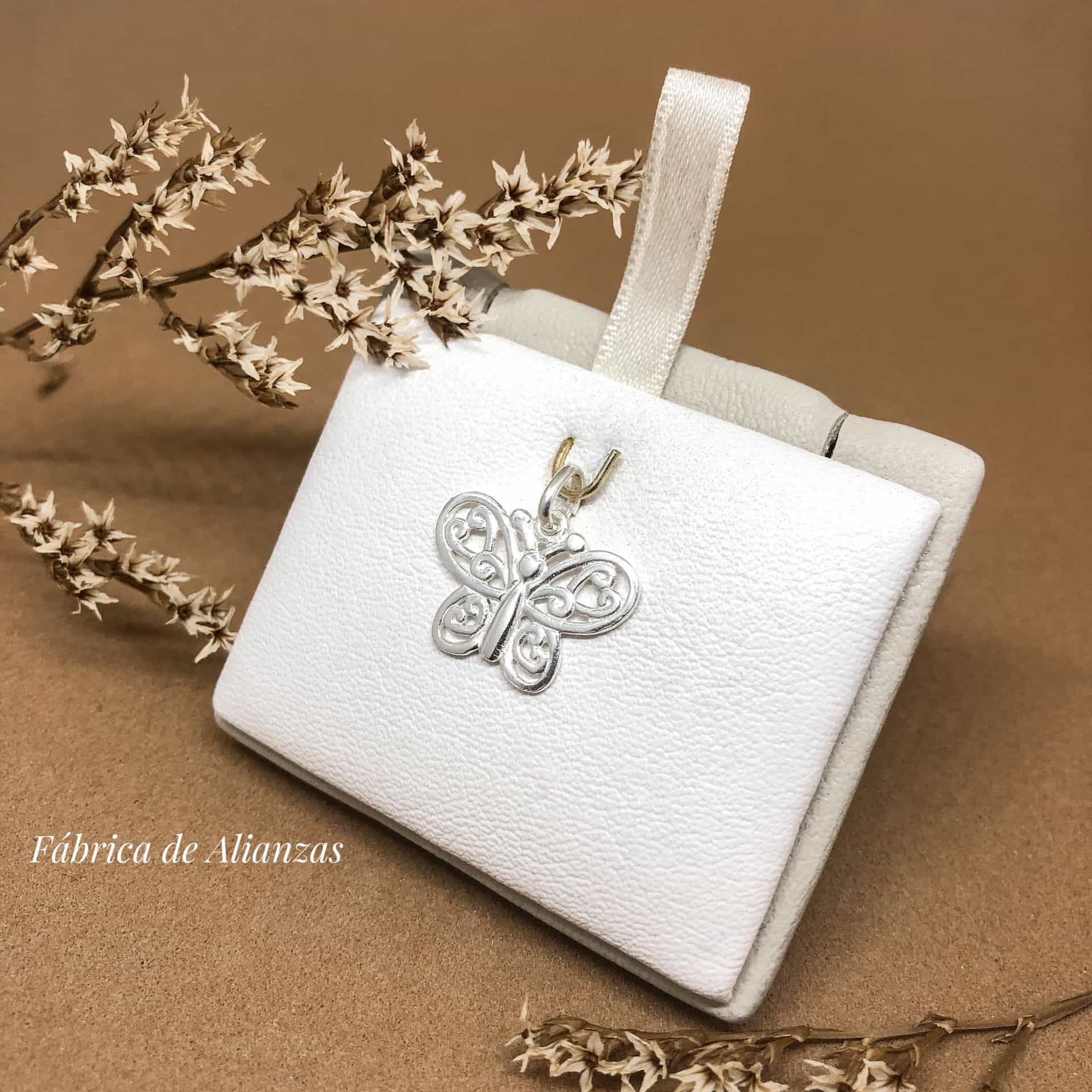Dije Mariposa Calada