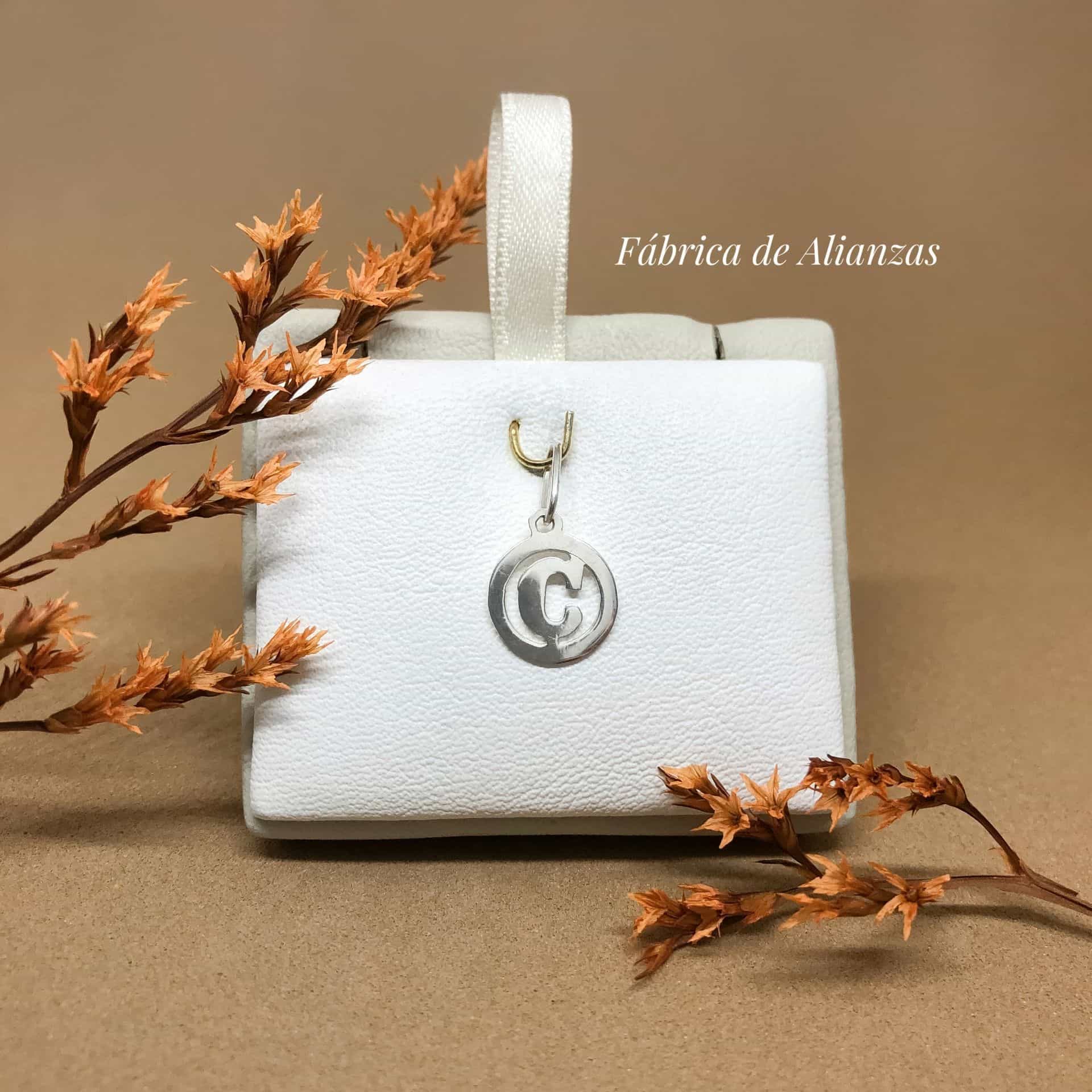 Dije Inicial C Circulito