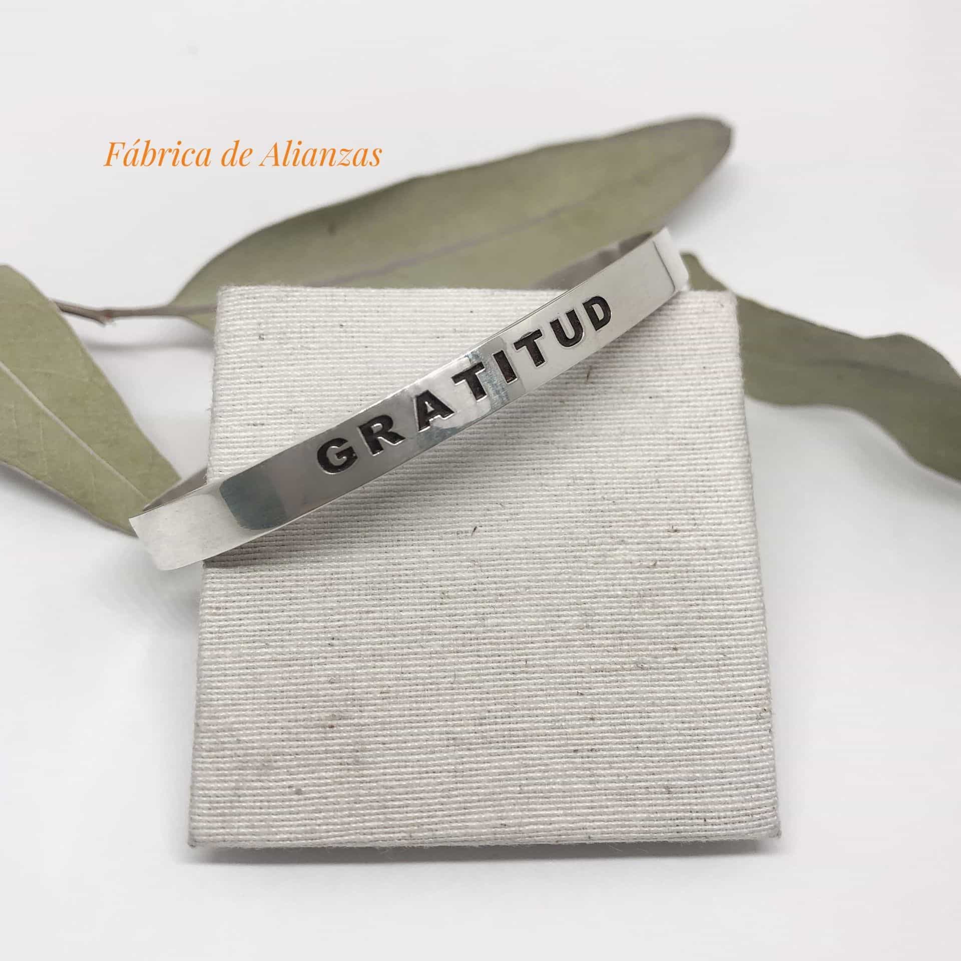 Esclava Pinza con frase "Gratitud"