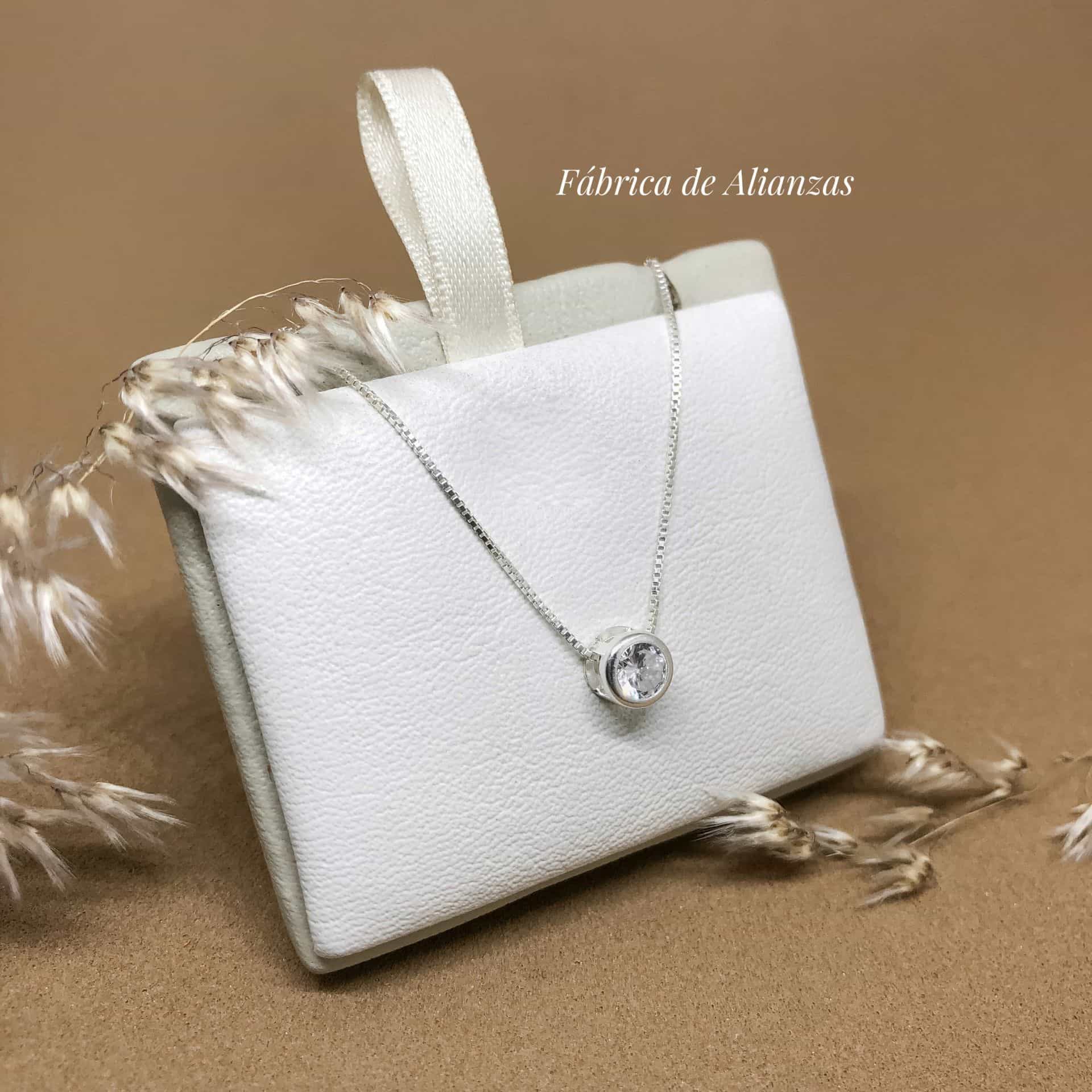 Dije Susanito Piedra Blanca