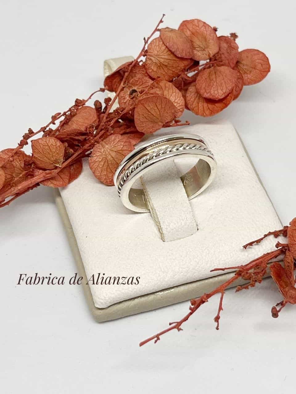 Alianza Cinta Virolada con Trenza e hilo de oro