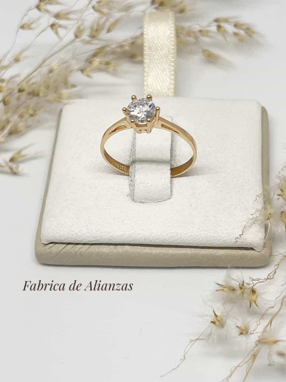 Anillo Solitario Piedra Blanca Mediana