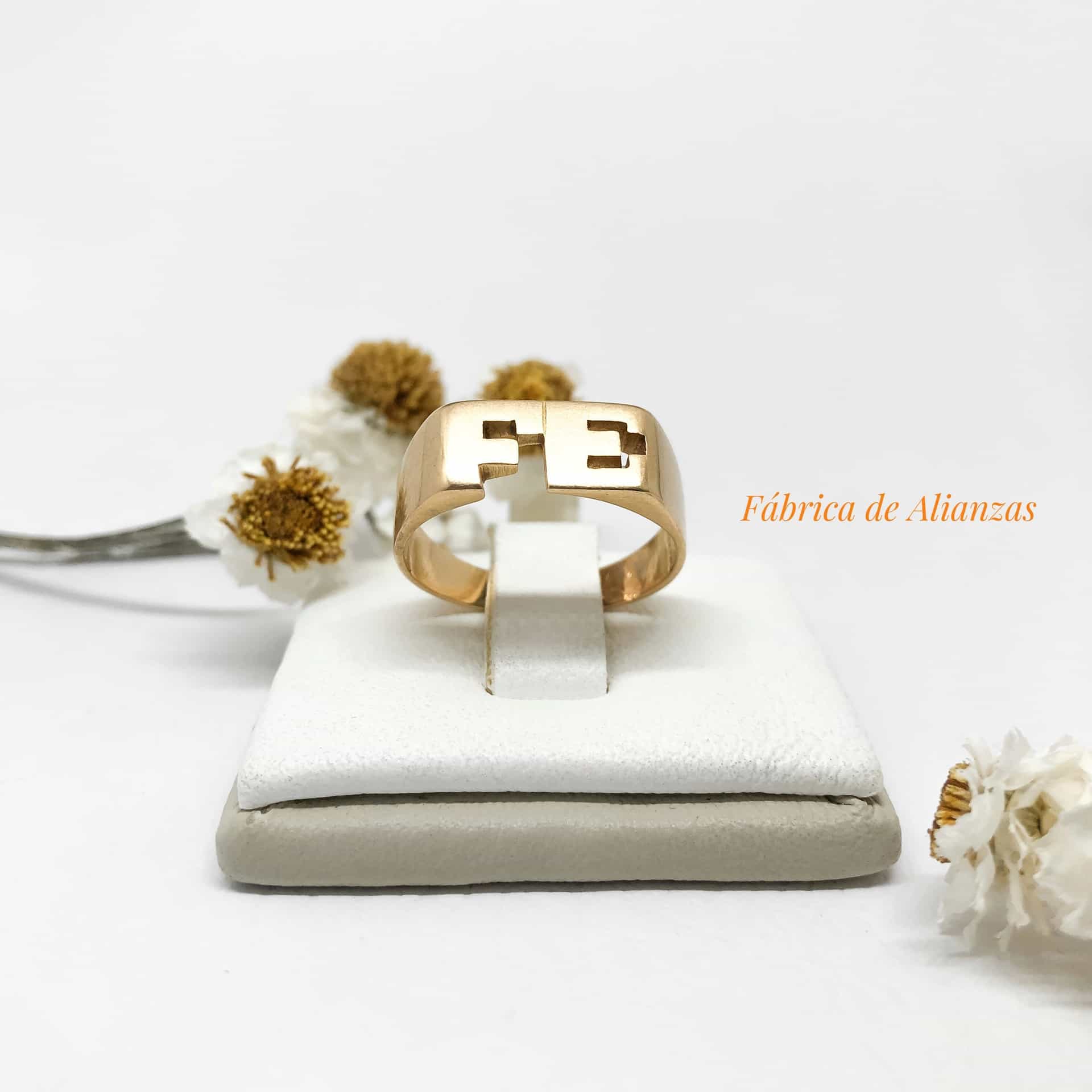 Anillo Doble Letra 6 Grs.