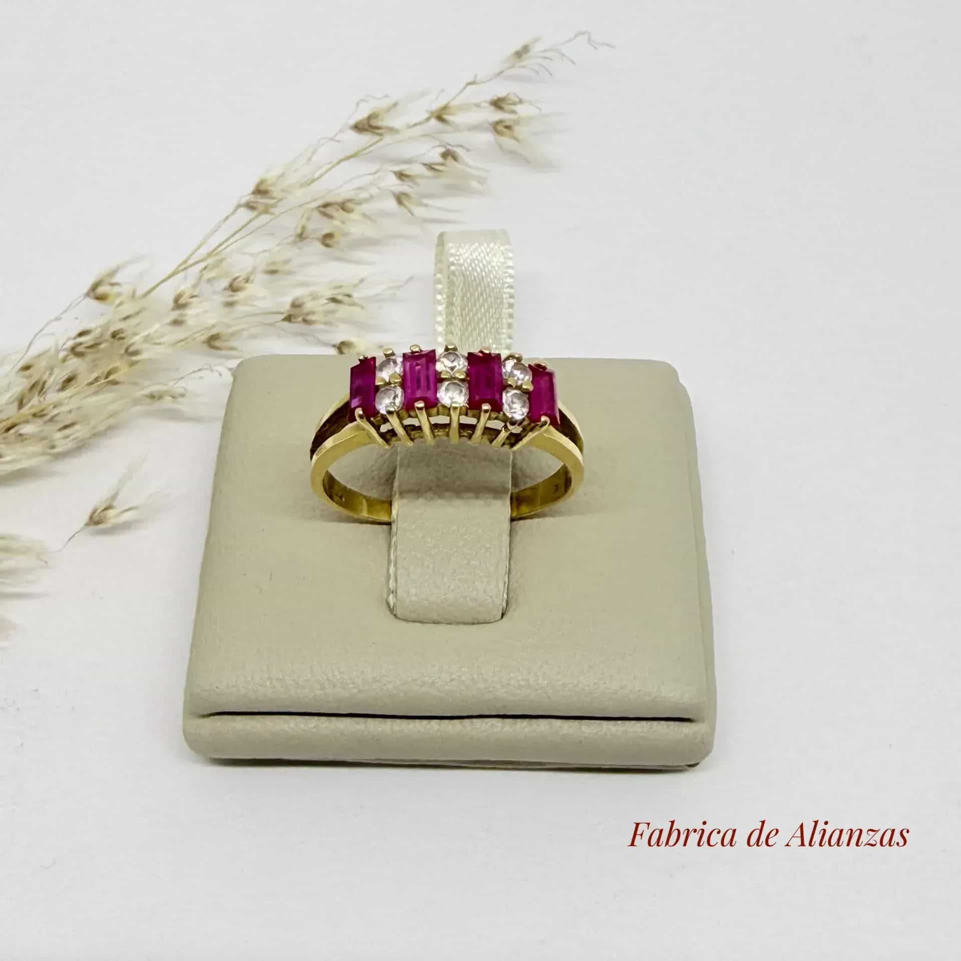 Anillo Piedra Baguette Rojas y Circulares Blancas