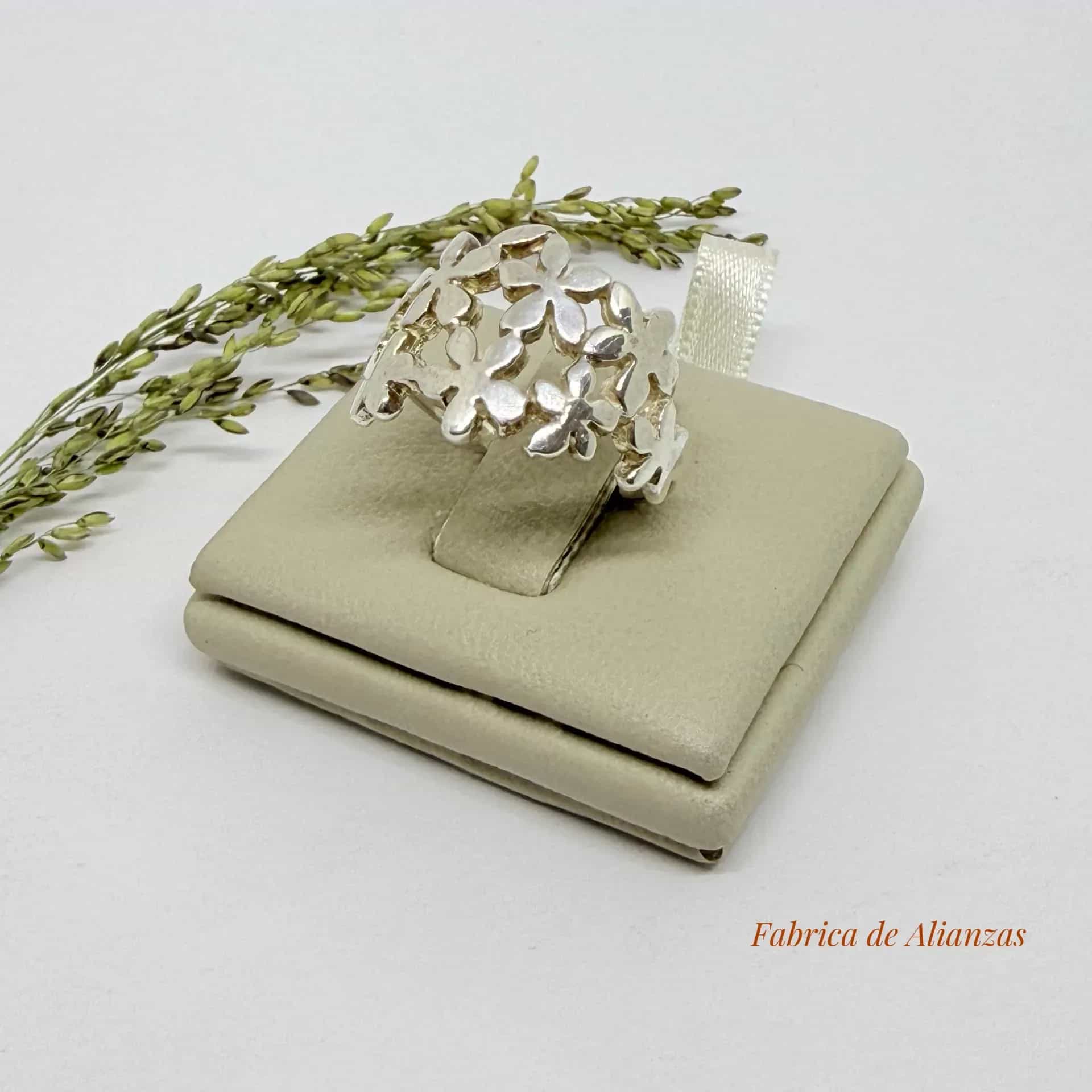 Anillo Flores Caldas