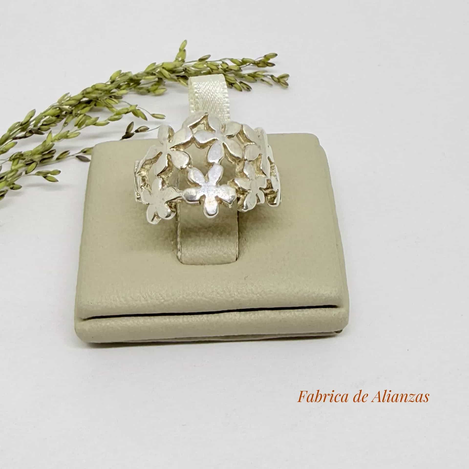 Anillo Flores Caldas