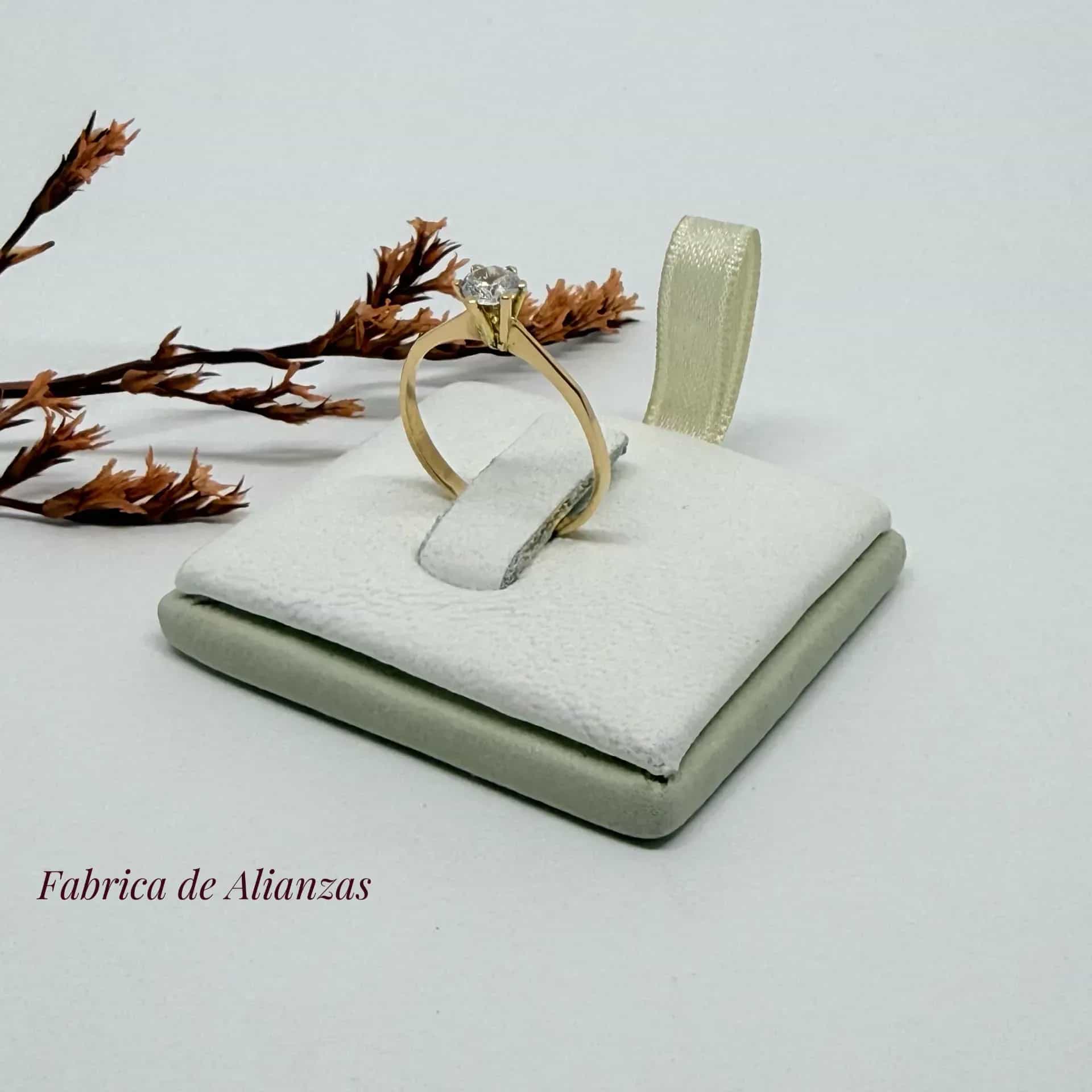 Anillo Solitario Piedra Blanca