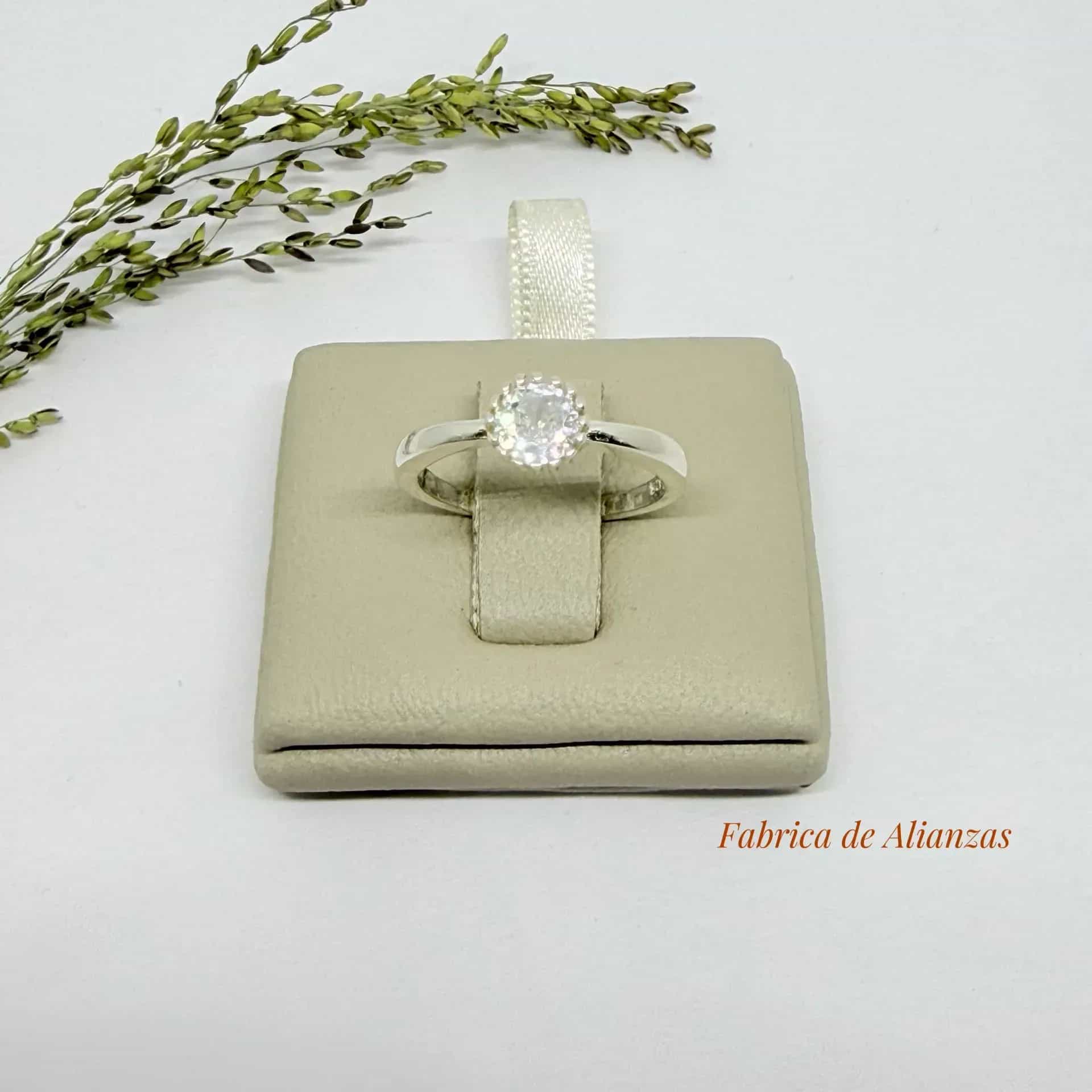 Anillo Solitario Piedra Blanca Redonda