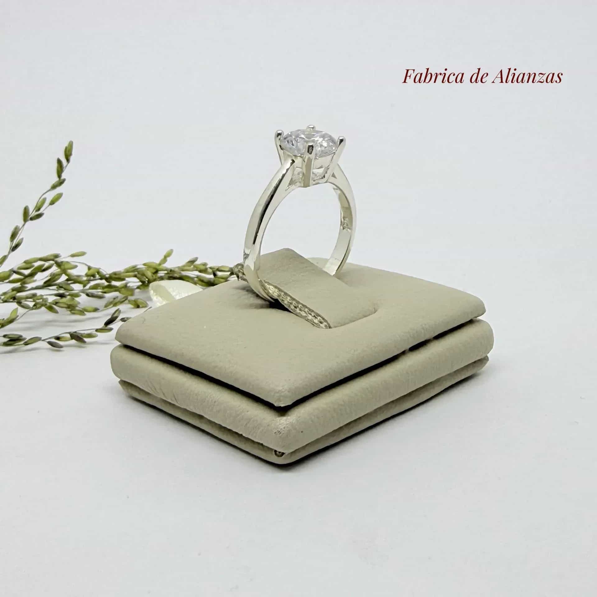 Anillo Solitario Piedra Blanca