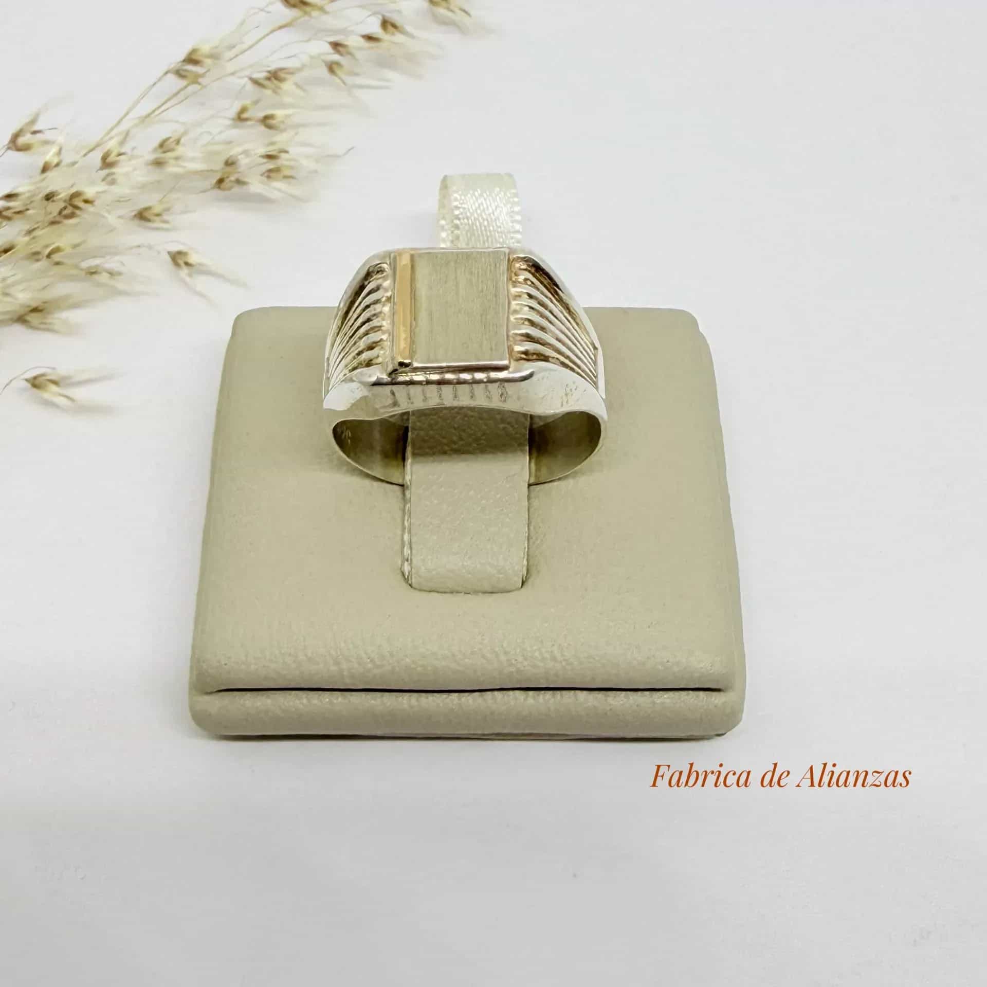 Anillo Sello Rectangular 8 por 7 milímetros.