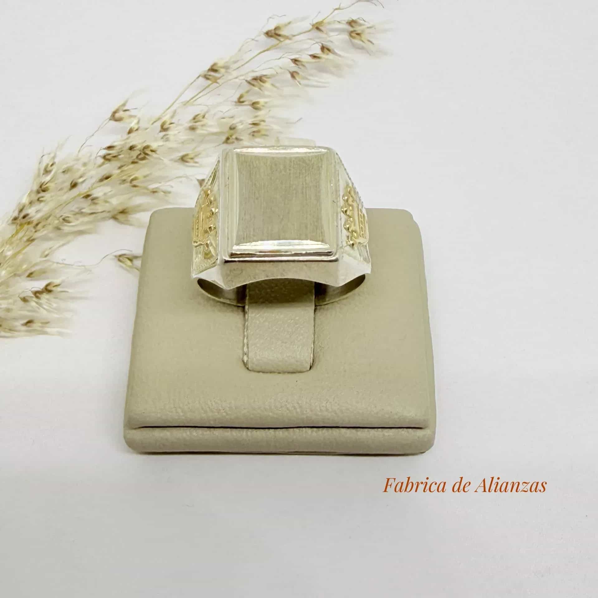 Anillo Sello Rectangular de 14 por 12 milímetros