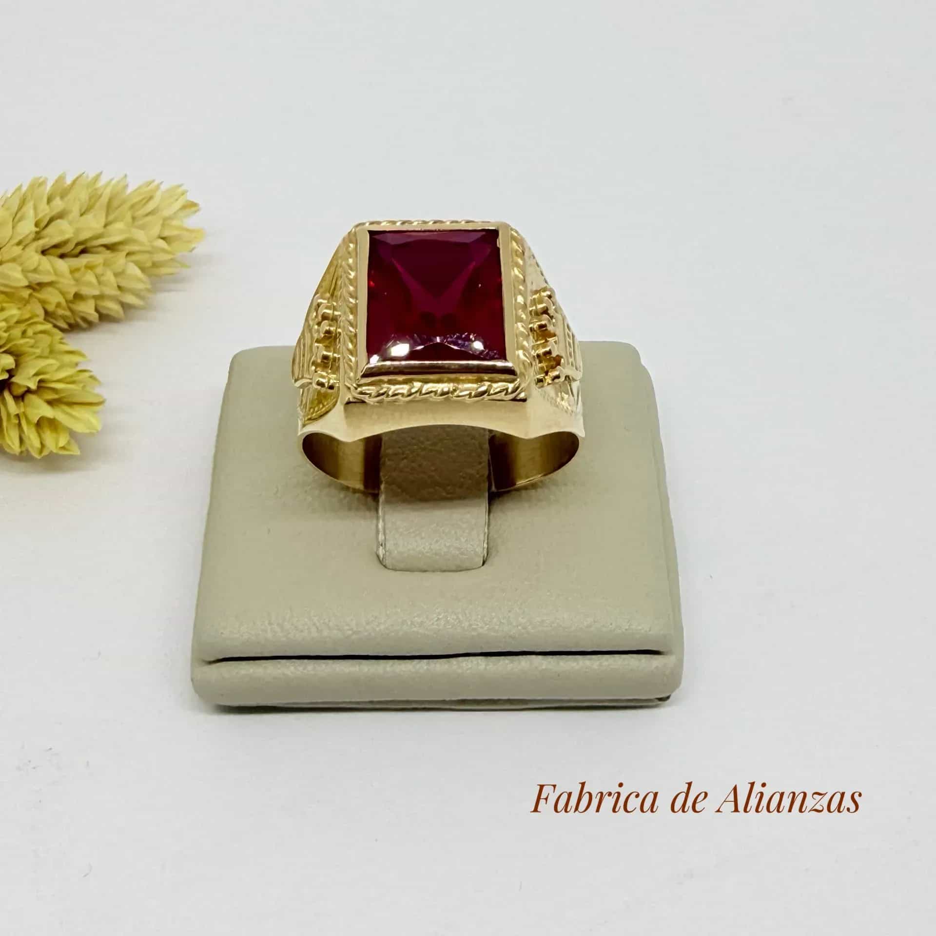 Anillo Sello Piedra Roja con Corona