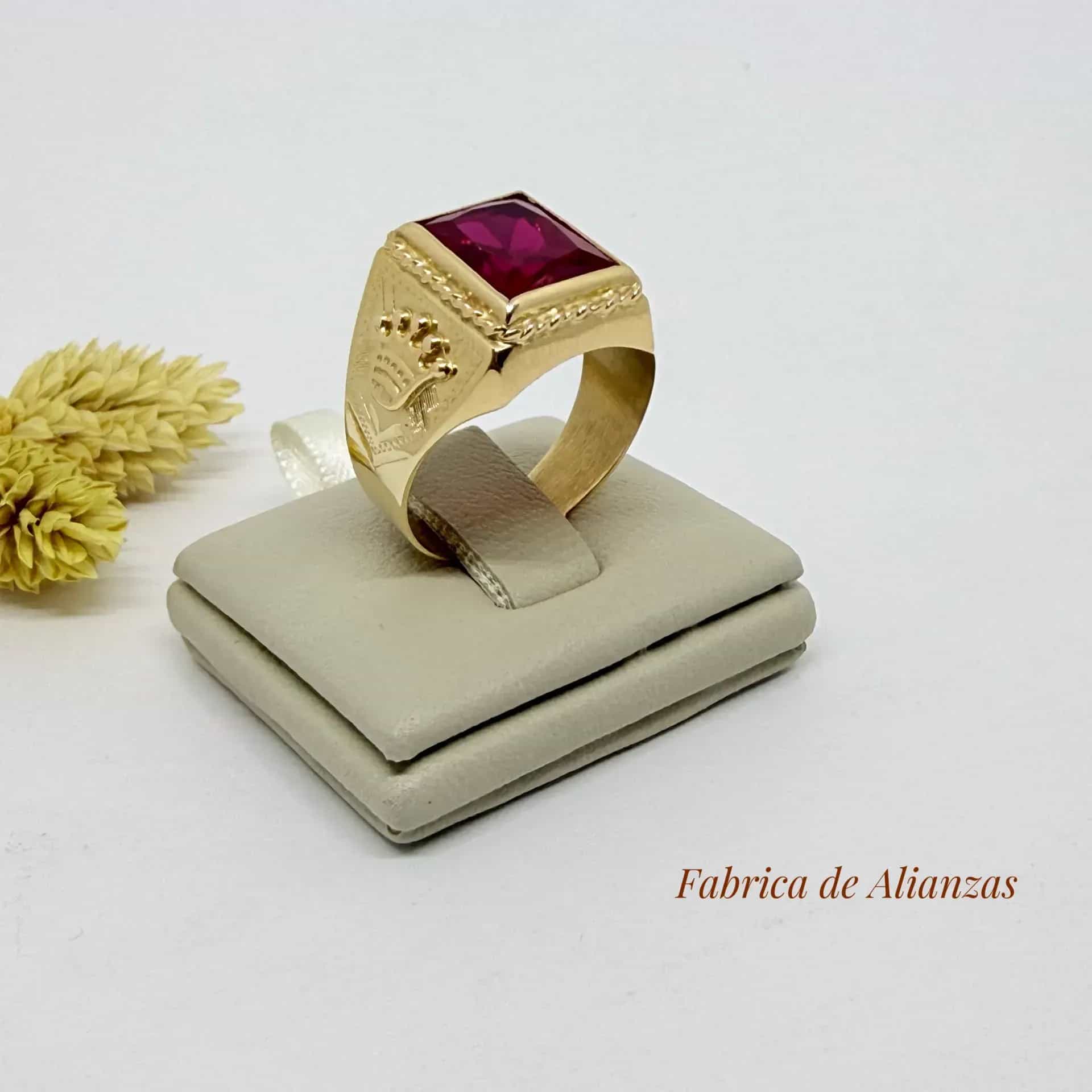 Anillo Sello Piedra Roja con Corona