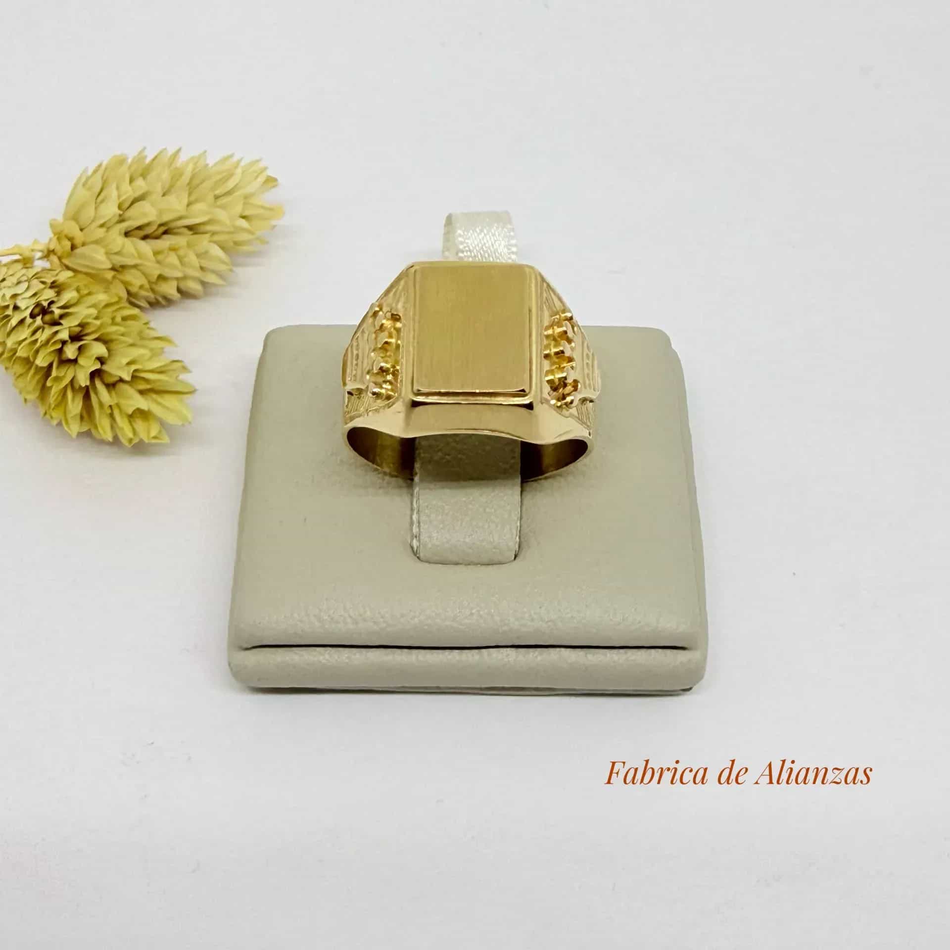 Anillo Sello con Coronas