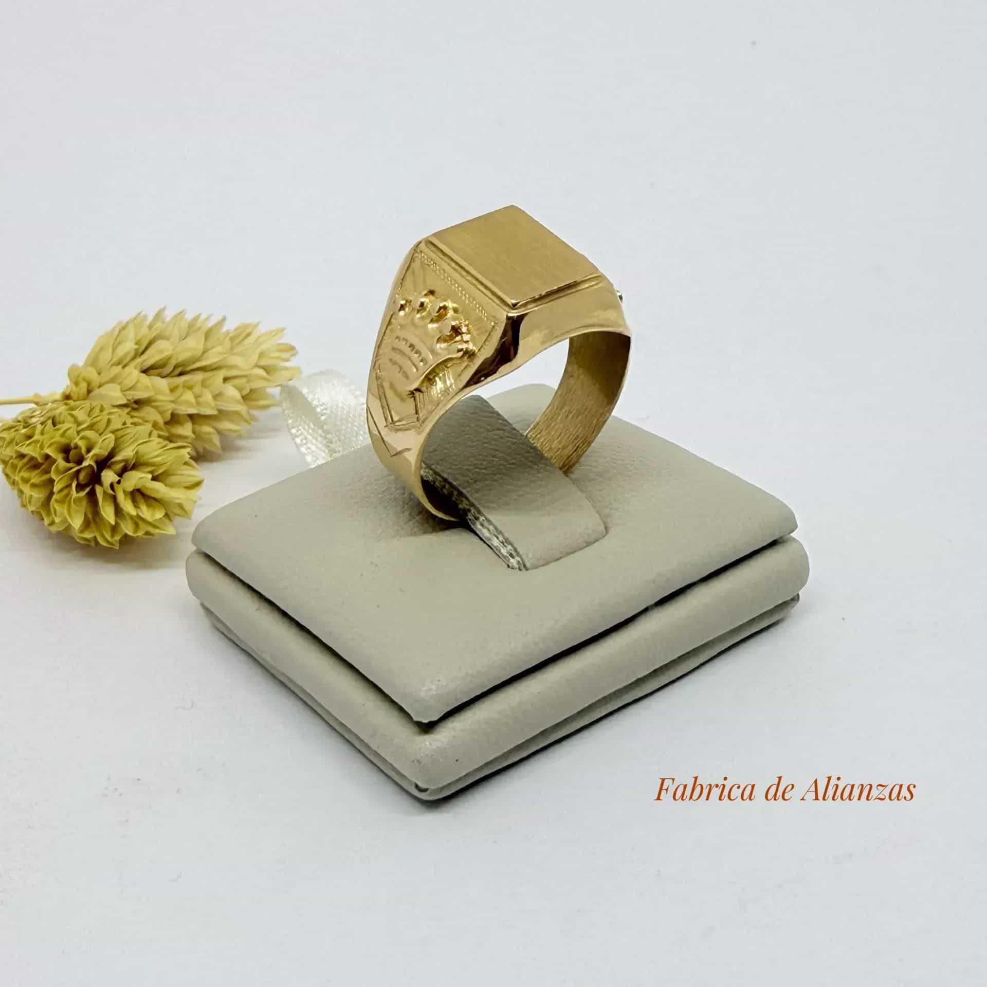 Anillo Sello con Coronas