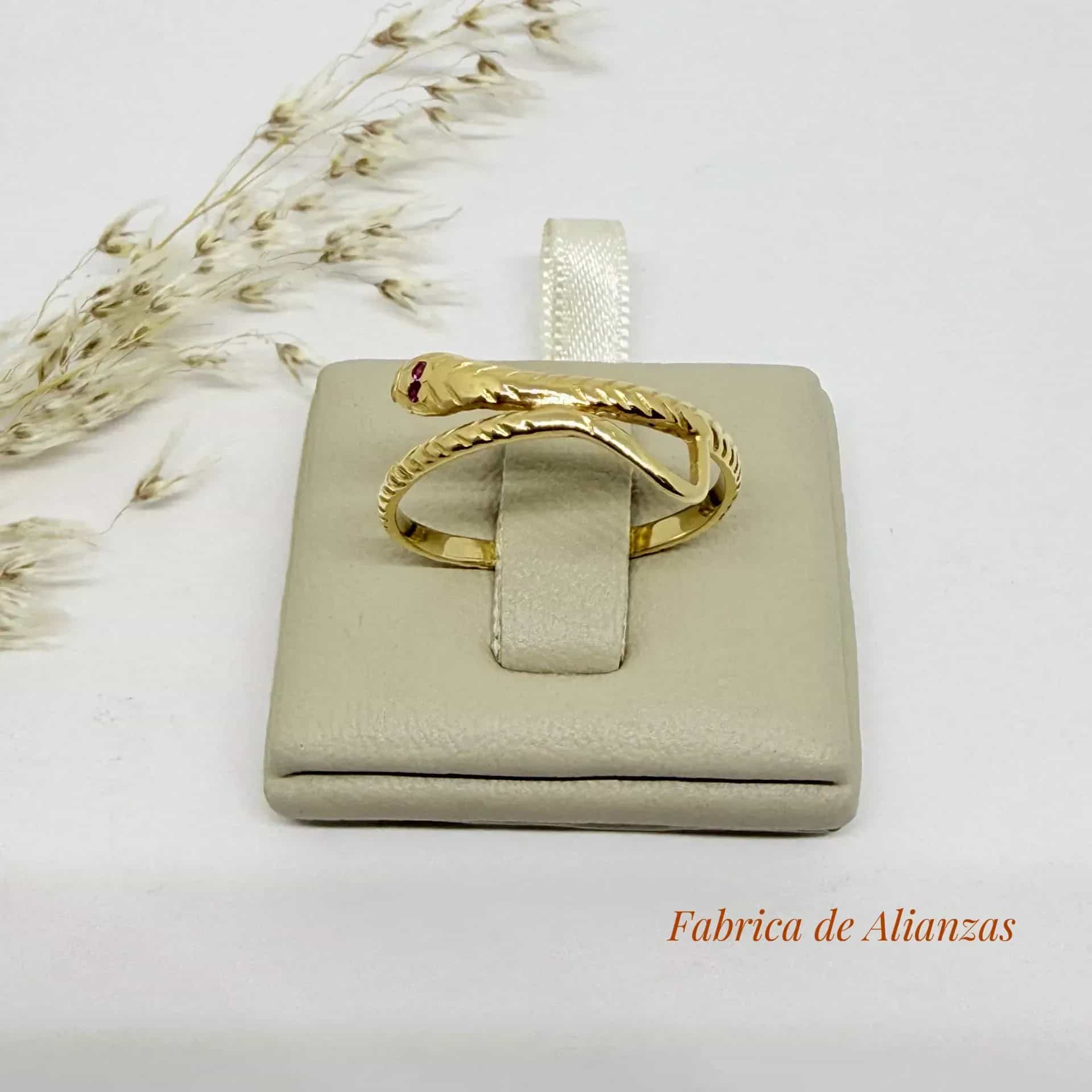 Anillo Serpiente con Piedras