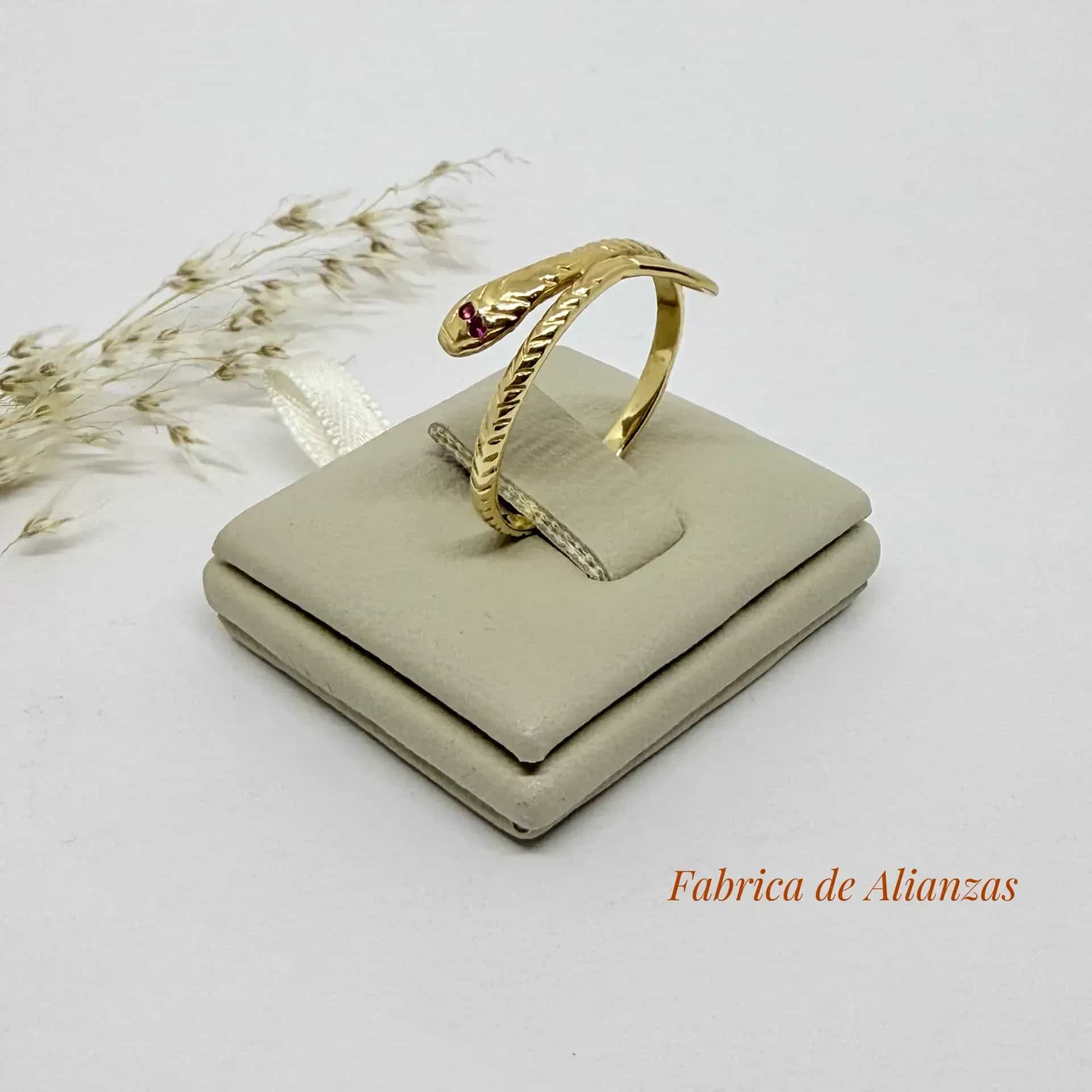 Anillo Serpiente con Piedras