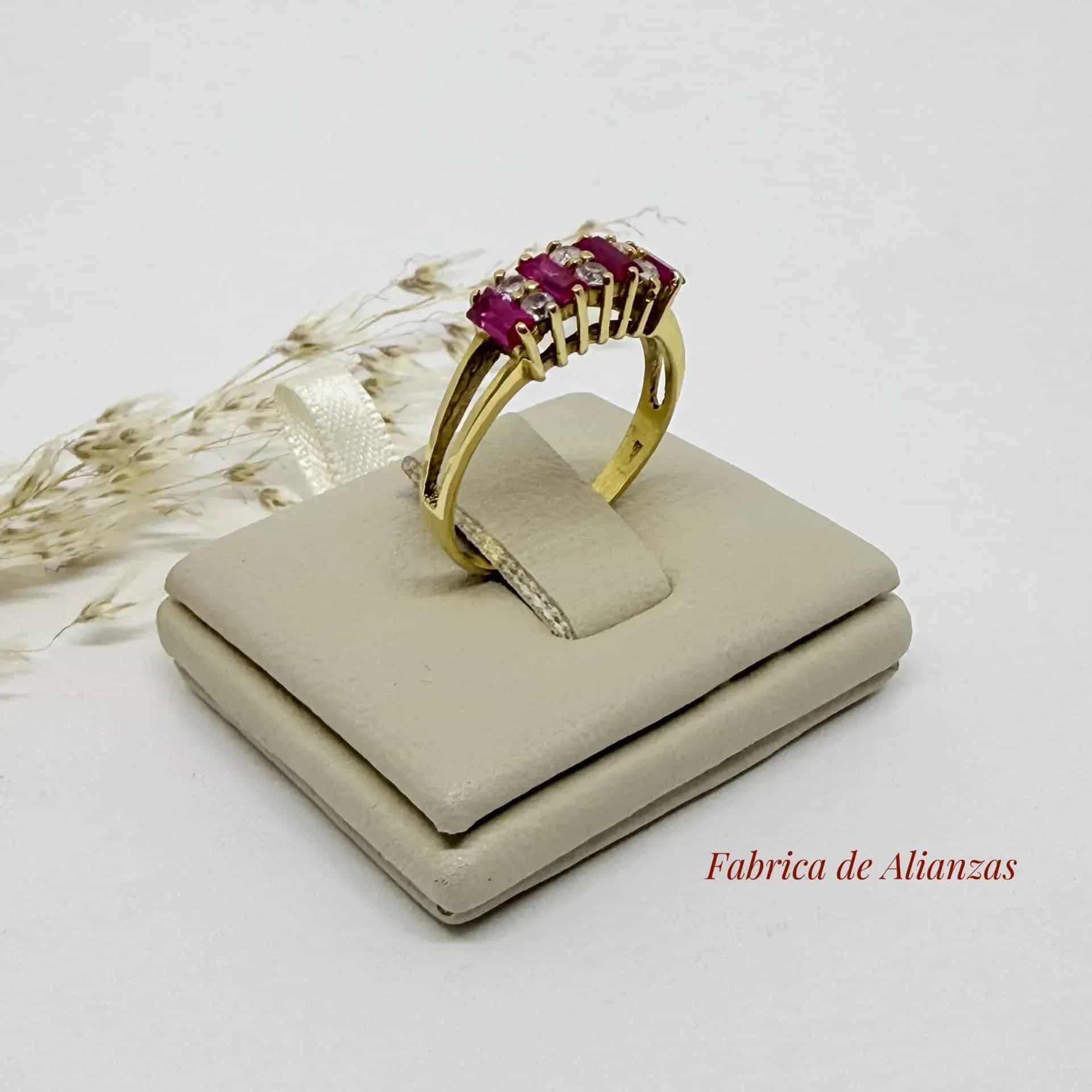 Anillo Piedra Baguette Rojas y Circulares Blancas