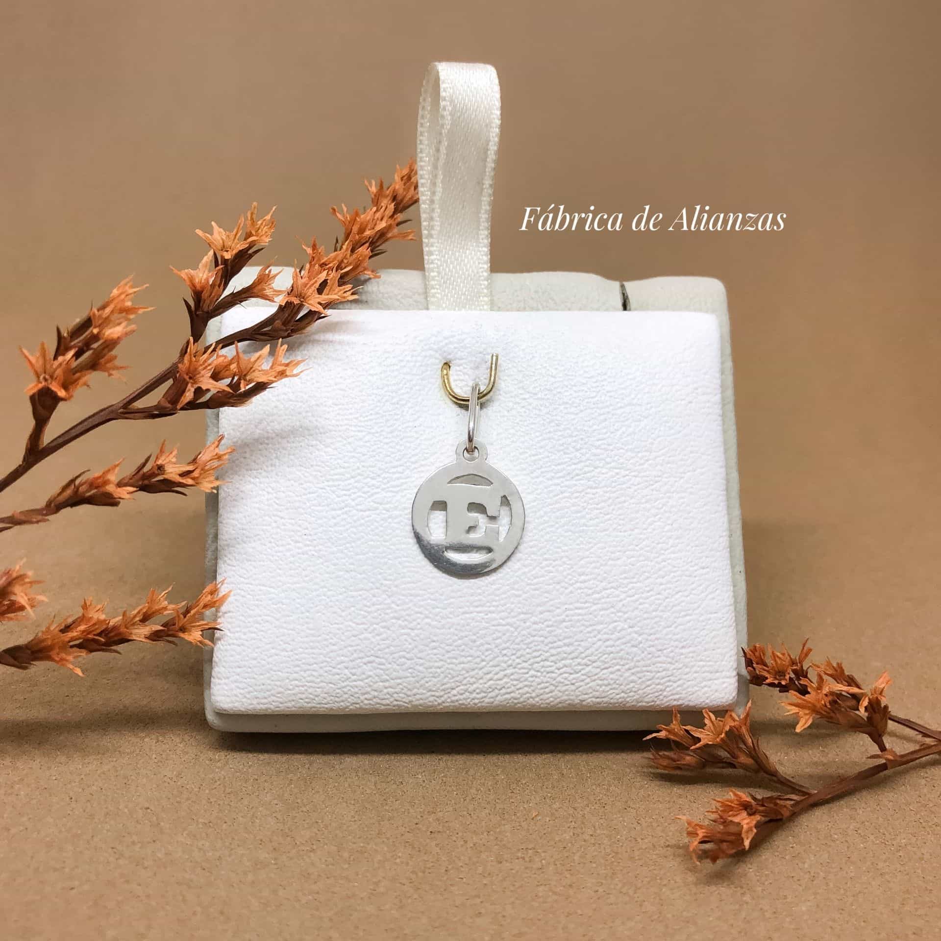 Dije Inicial E Circulito