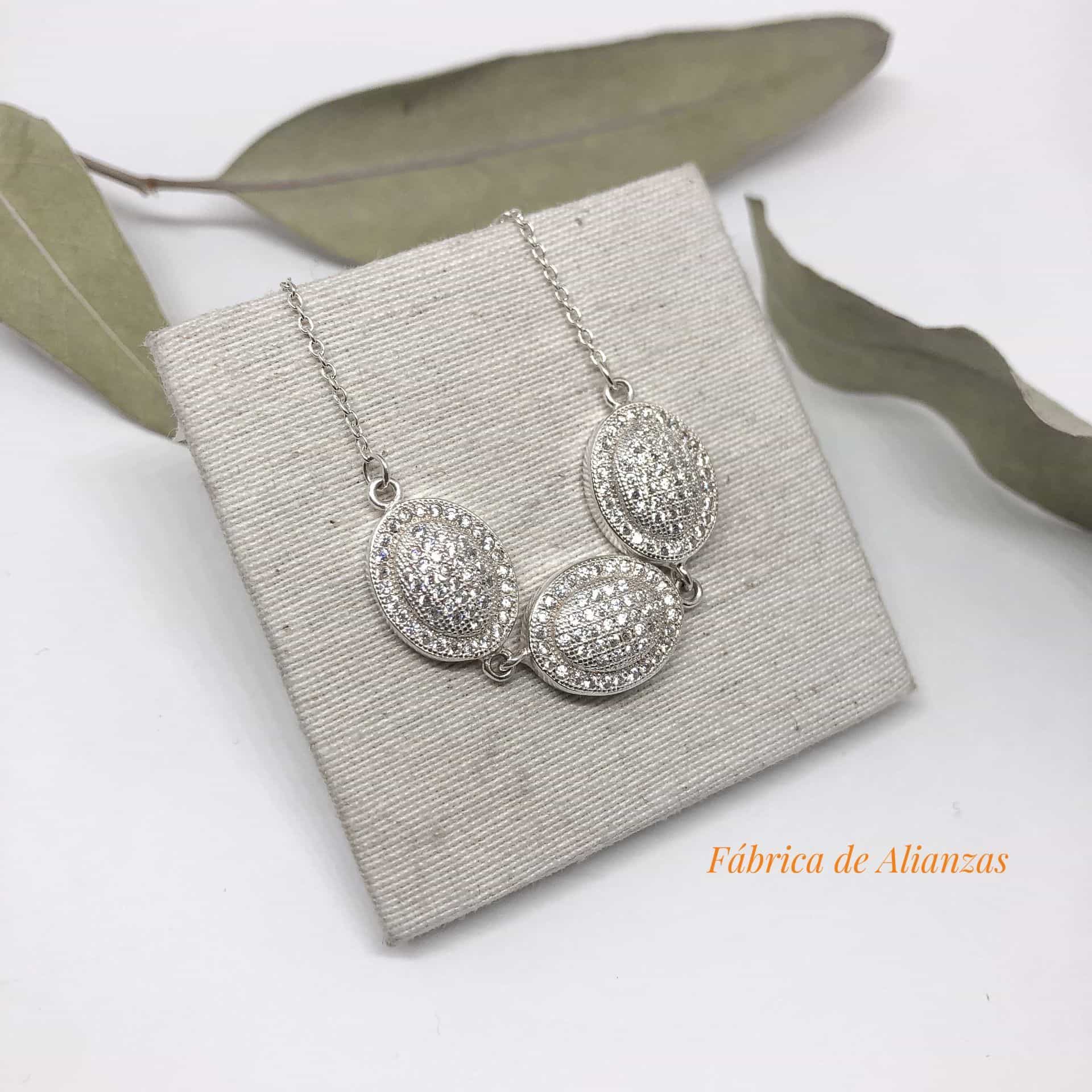 Pulsera Tres Dijes con Piedras Blancas