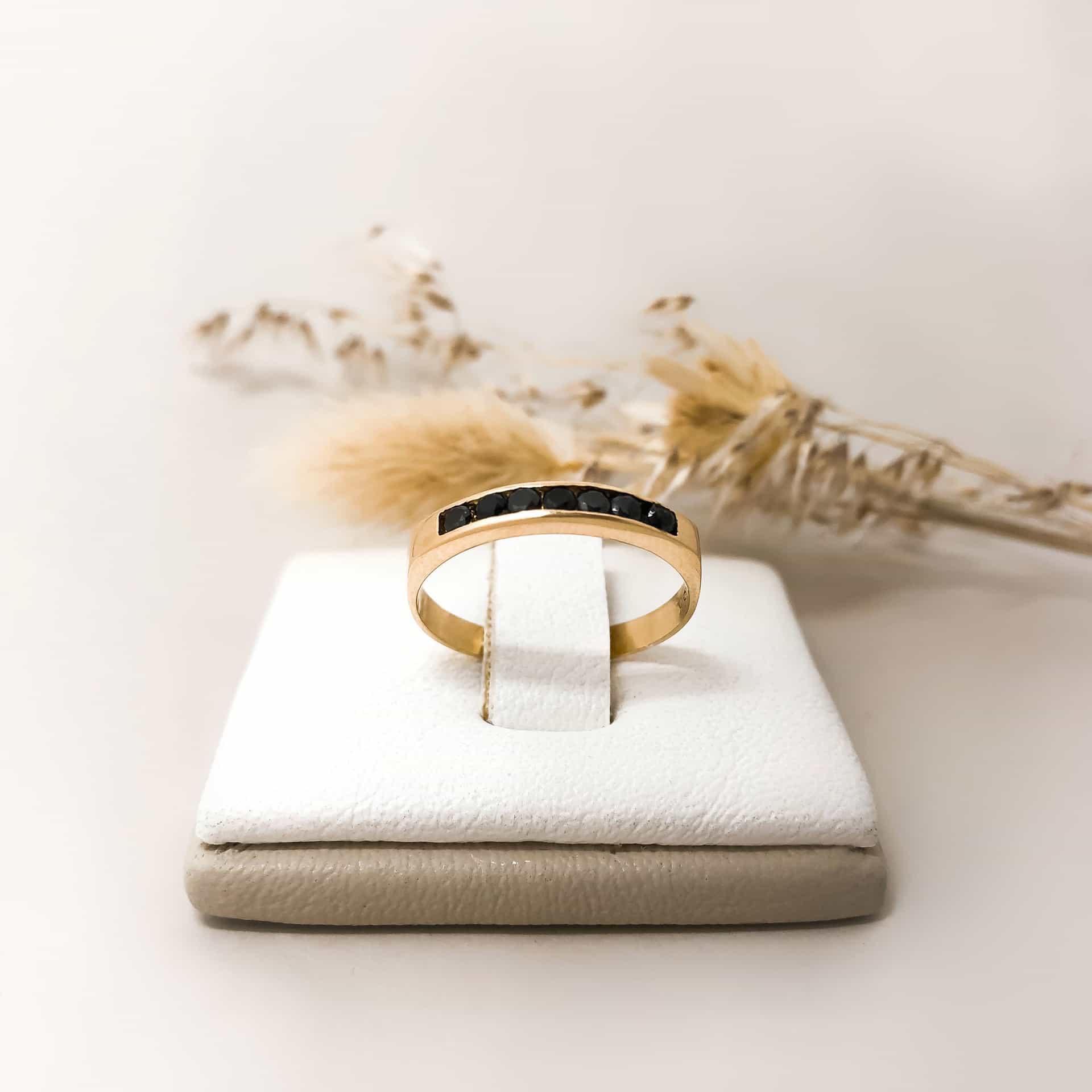 Anillo 1/2 Sin Fin Piedras Negras