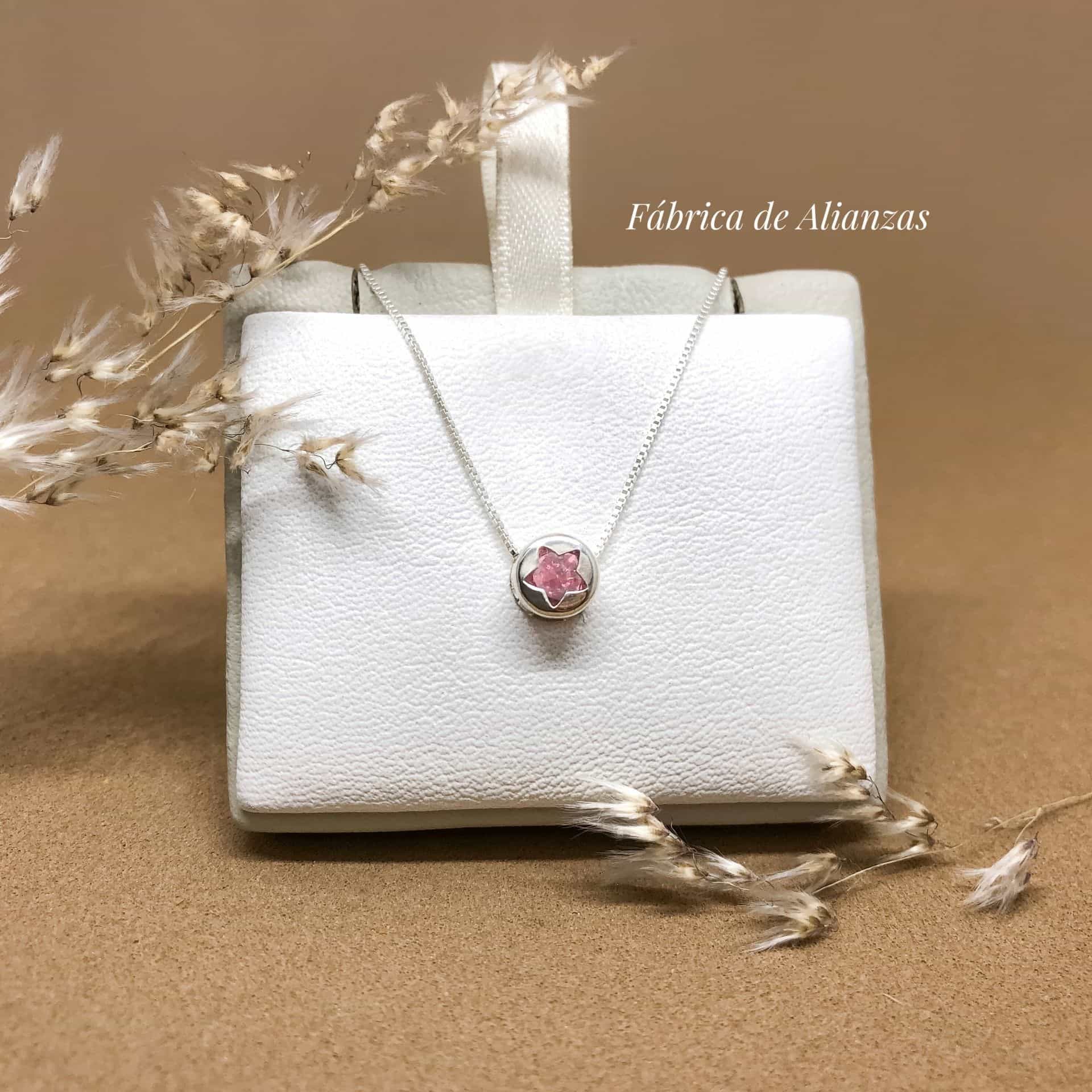 Dije Susanito con Estrella Piedra Rosa