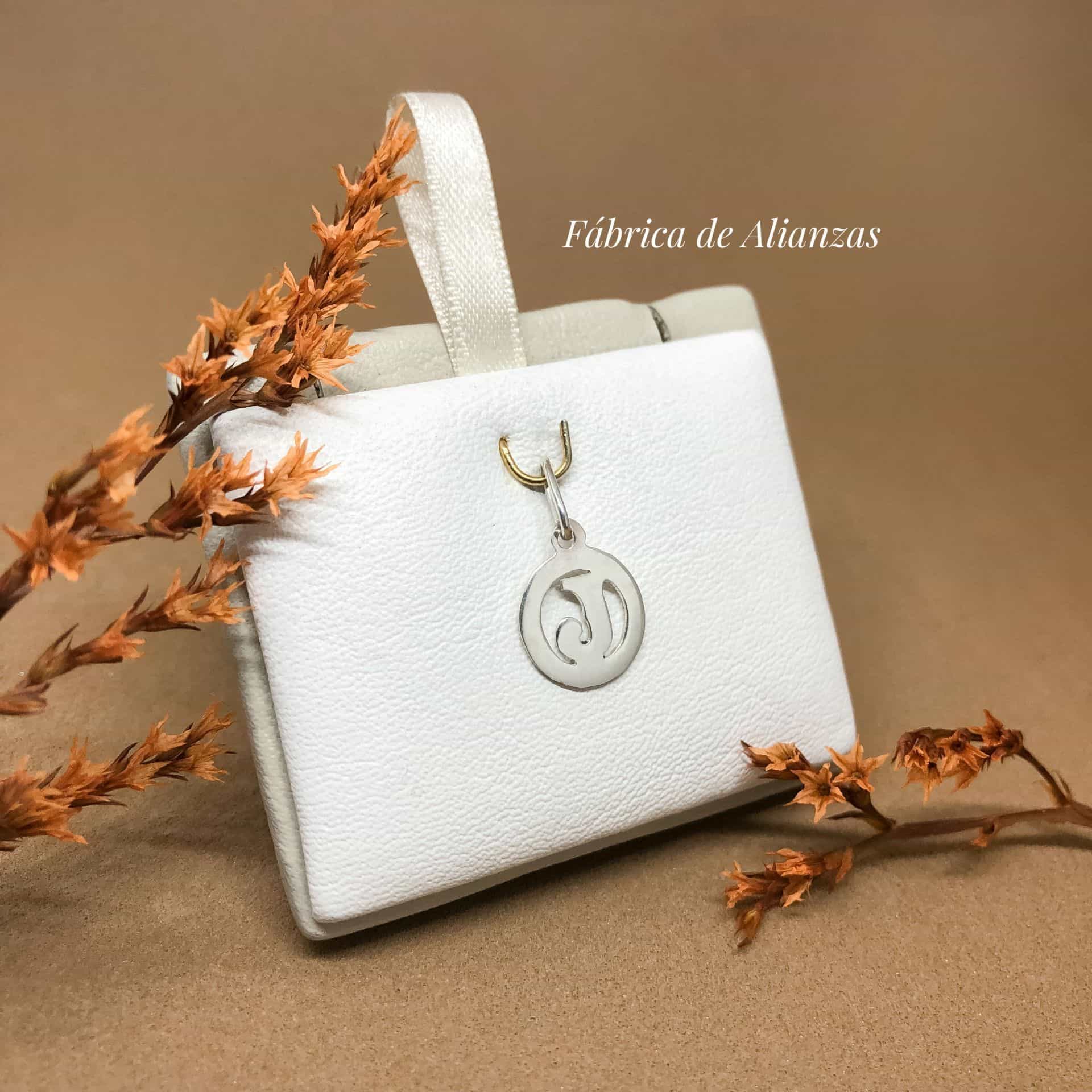 Dije Inicial J Circulito