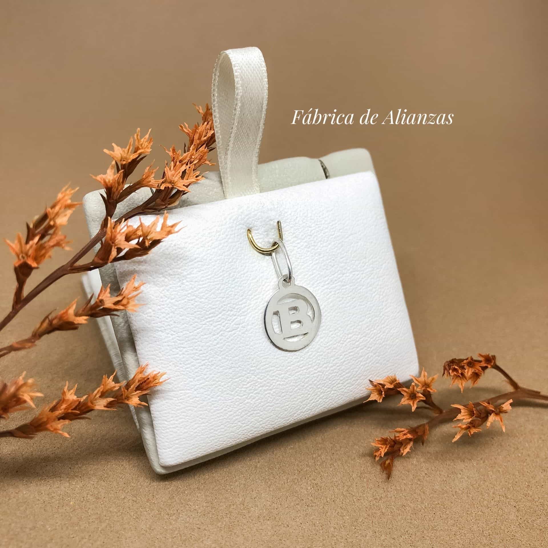 Dije Inicial B Circulito