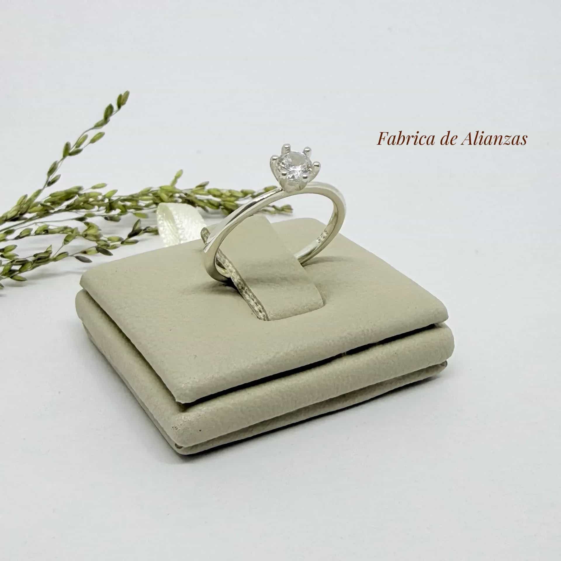Anillo Solitario Piedra Blanca