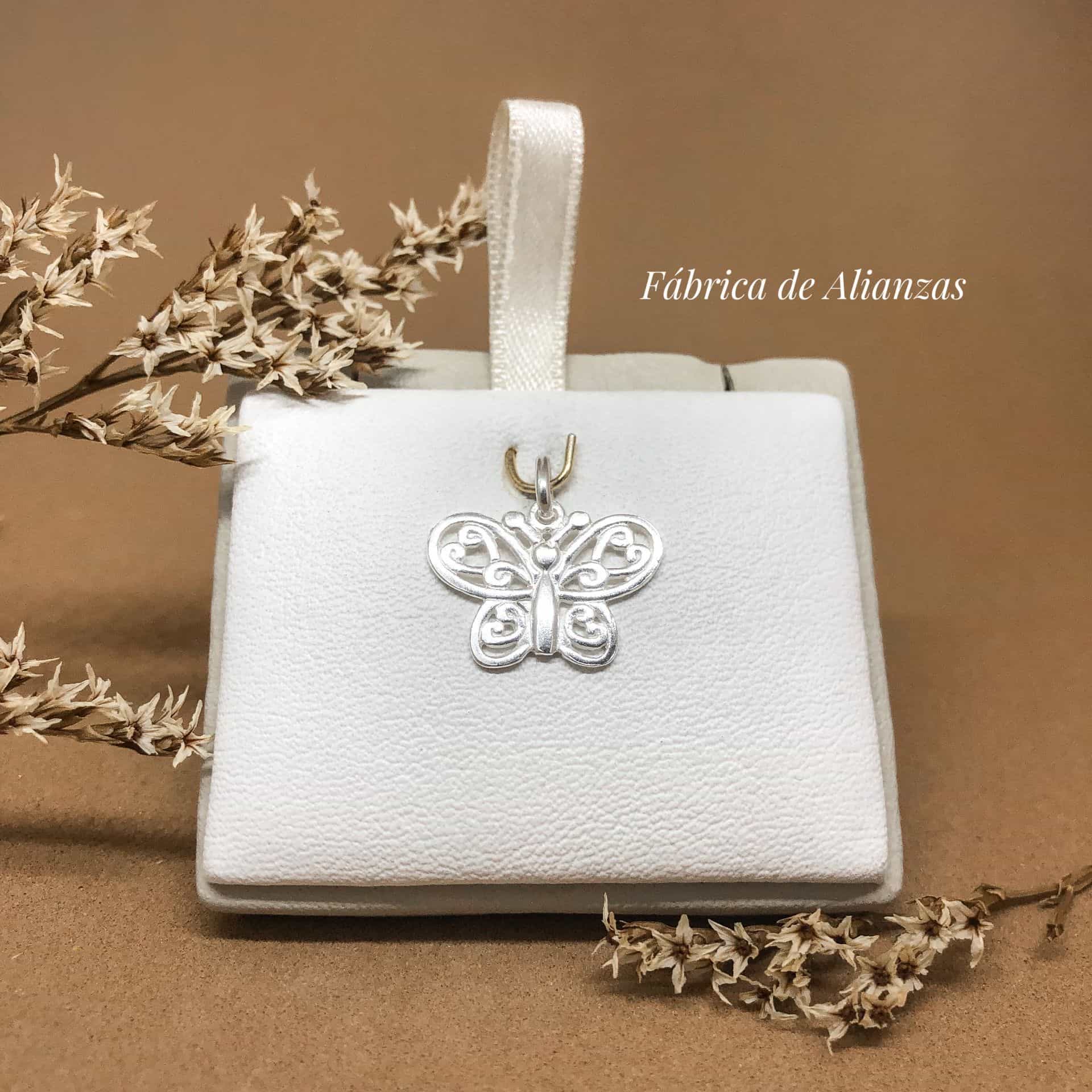 Dije Mariposa Calada