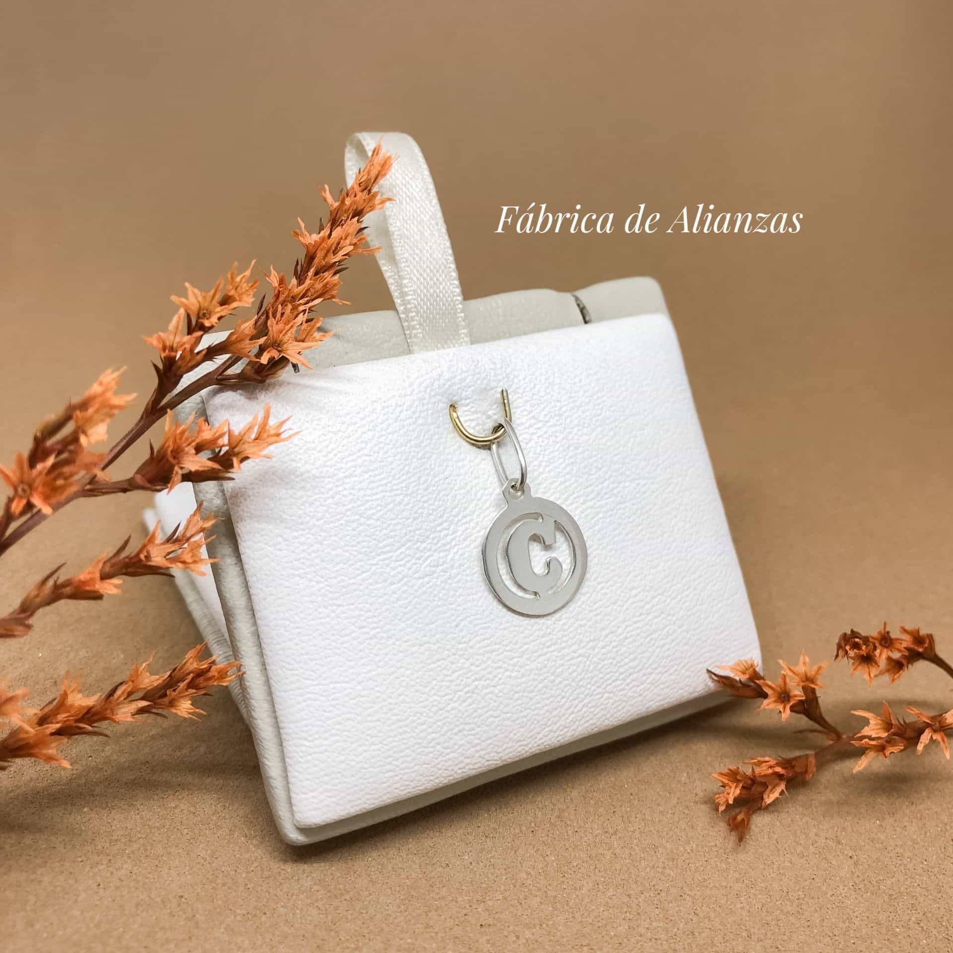 Dije Inicial C Circulito