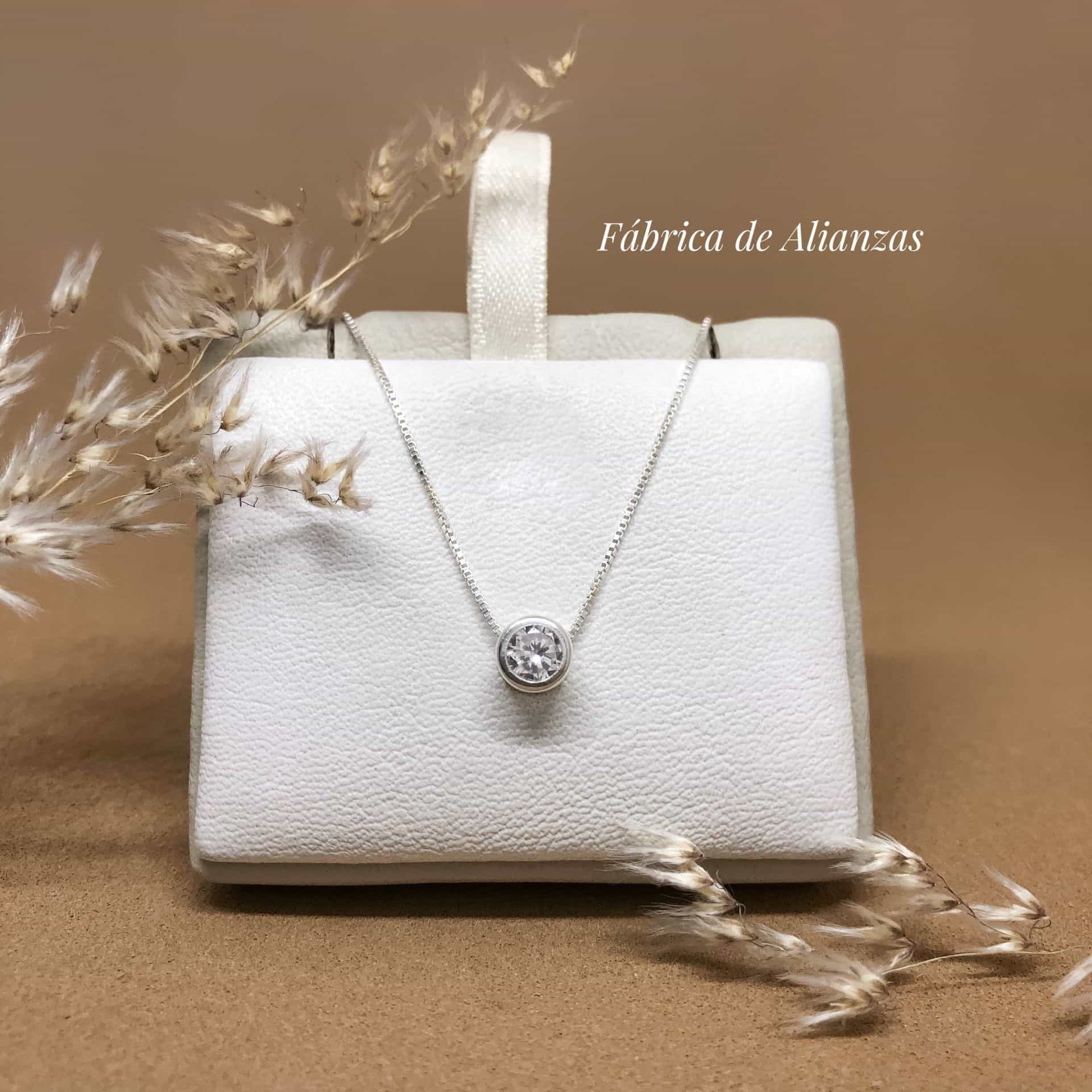 Dije Susanito Piedra Blanca