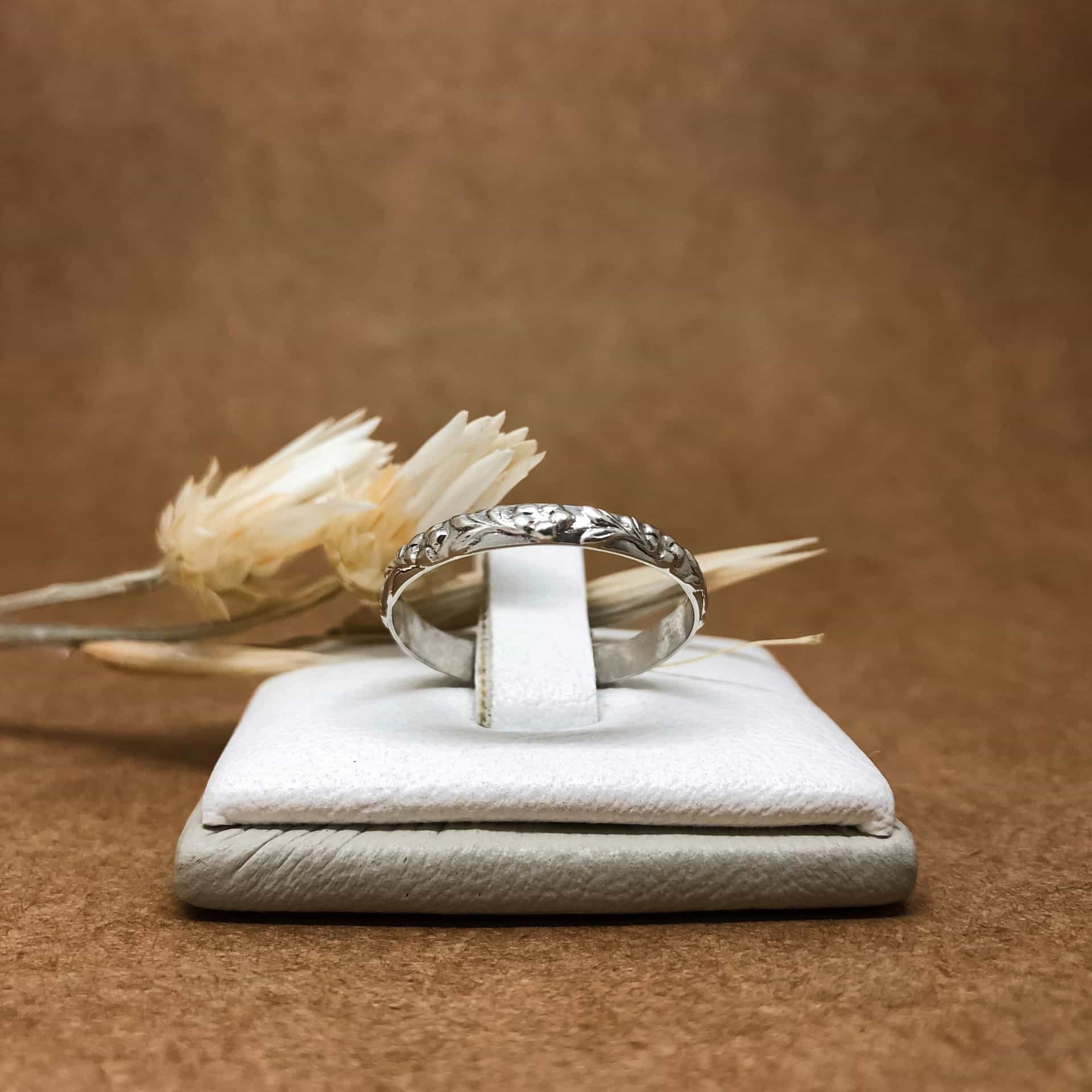 Alianza Italiana Flores y Hoja Oro Blanco