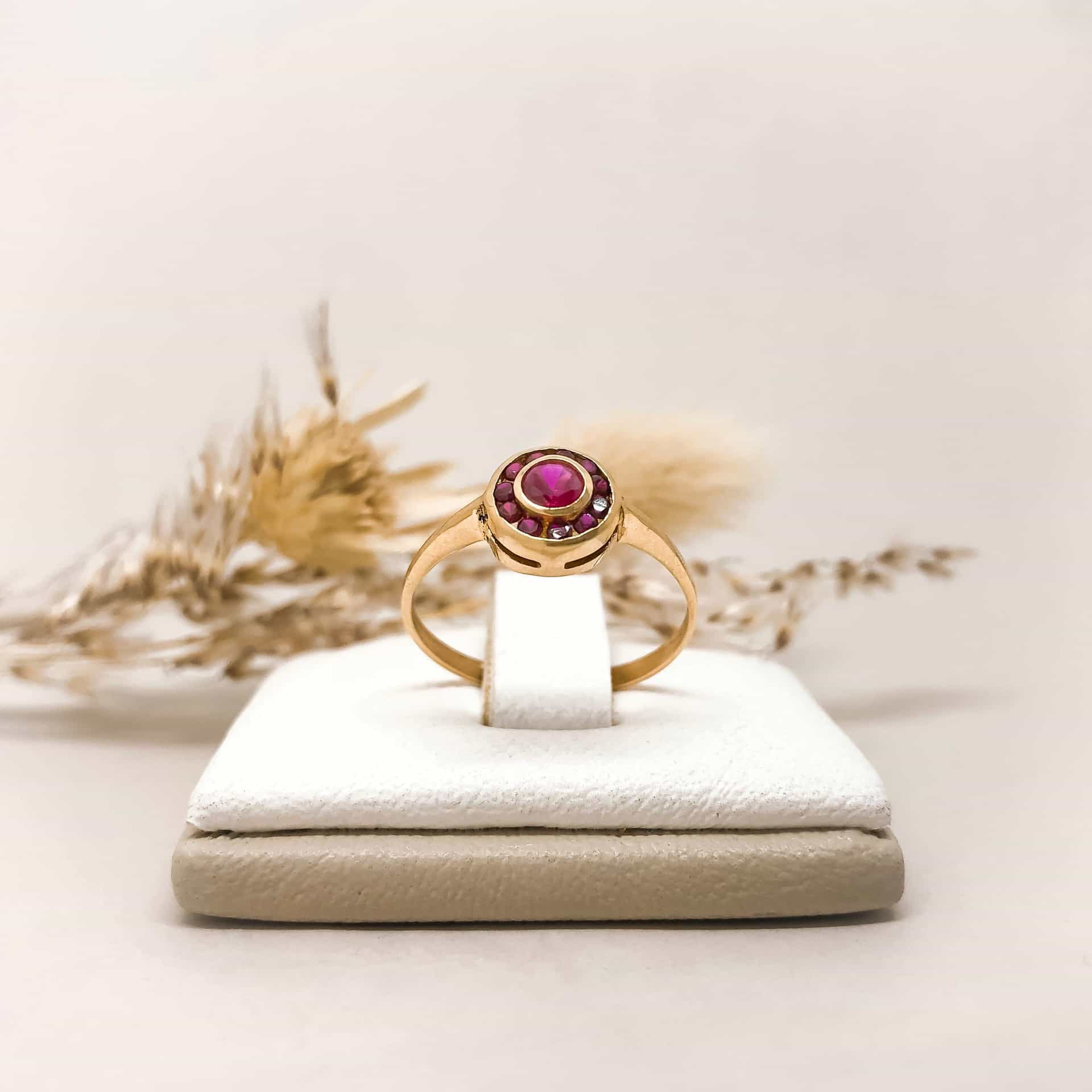 Anillo Ojo de Perdiz Piedra Roja
