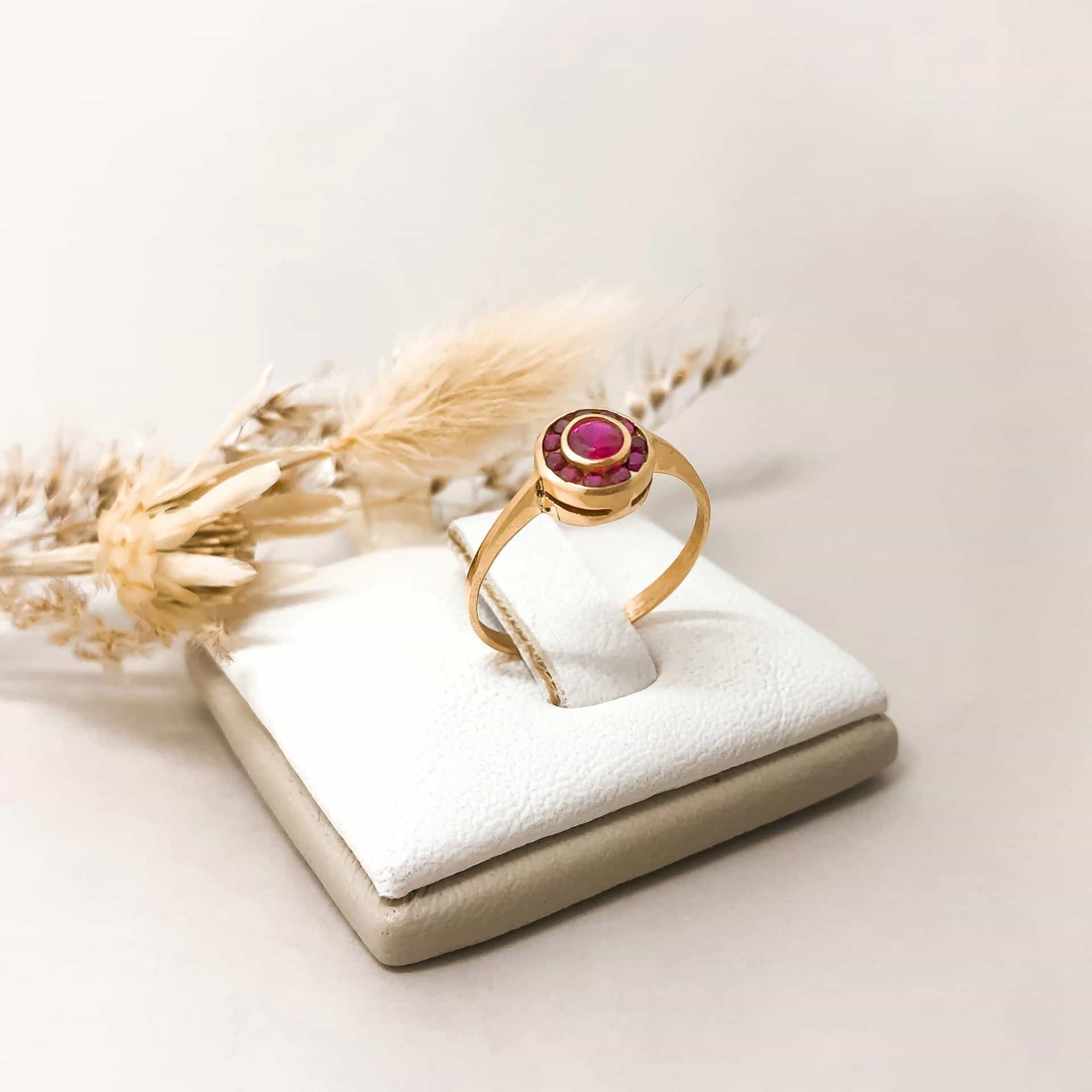 Anillo Ojo de Perdiz Piedra Roja