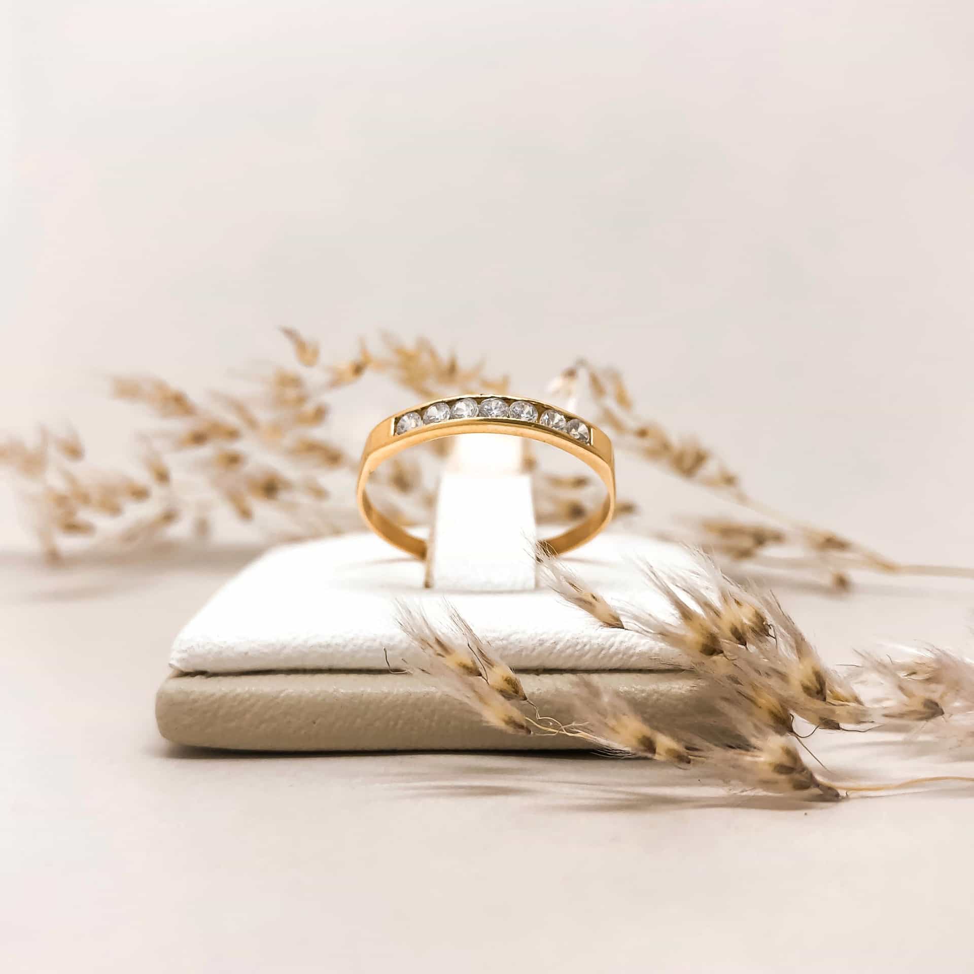 Anillo 1/2 Sin Fin 7 Piedras Blancas