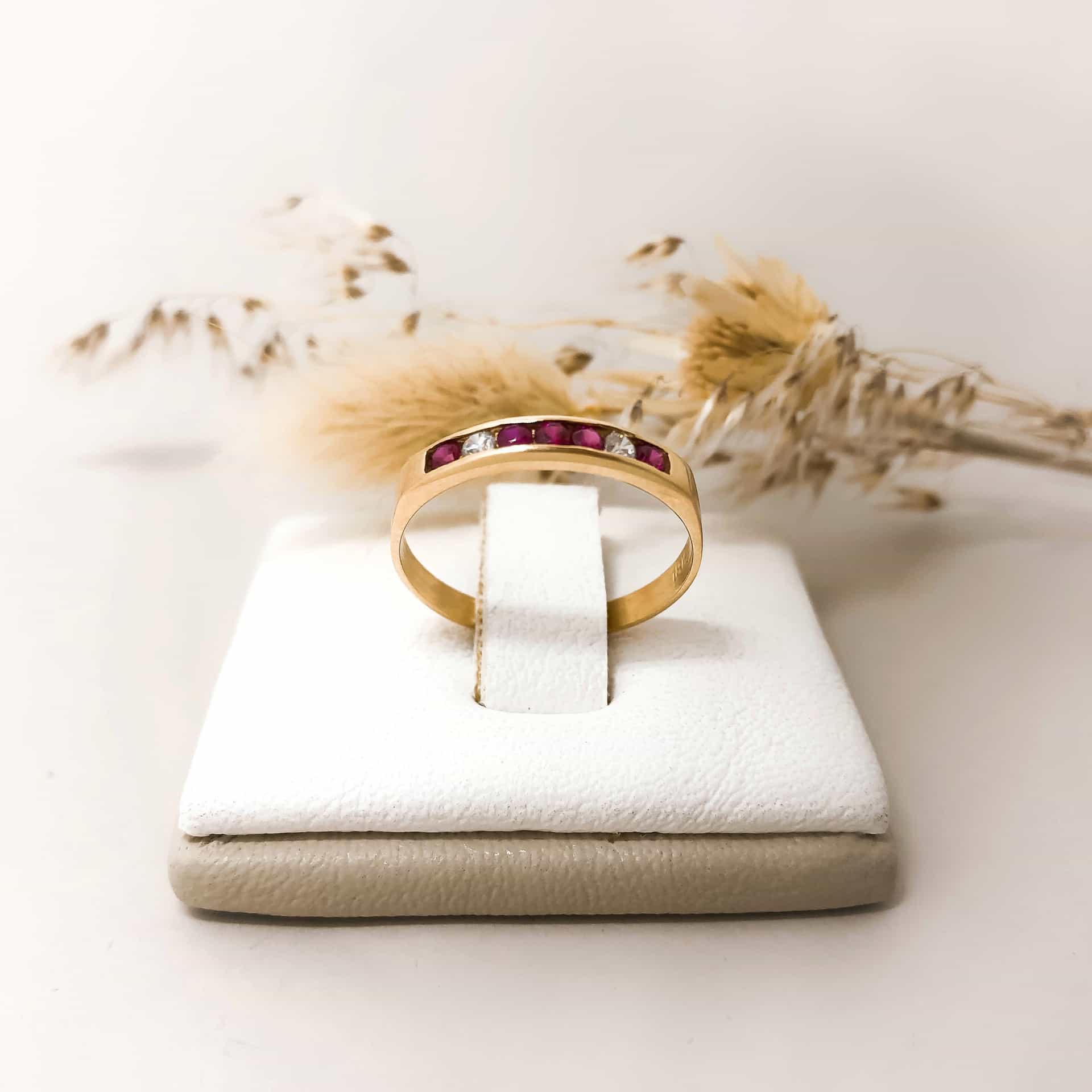 Anillo 1/2 Sin Fin Piedras Rojas con Blancas