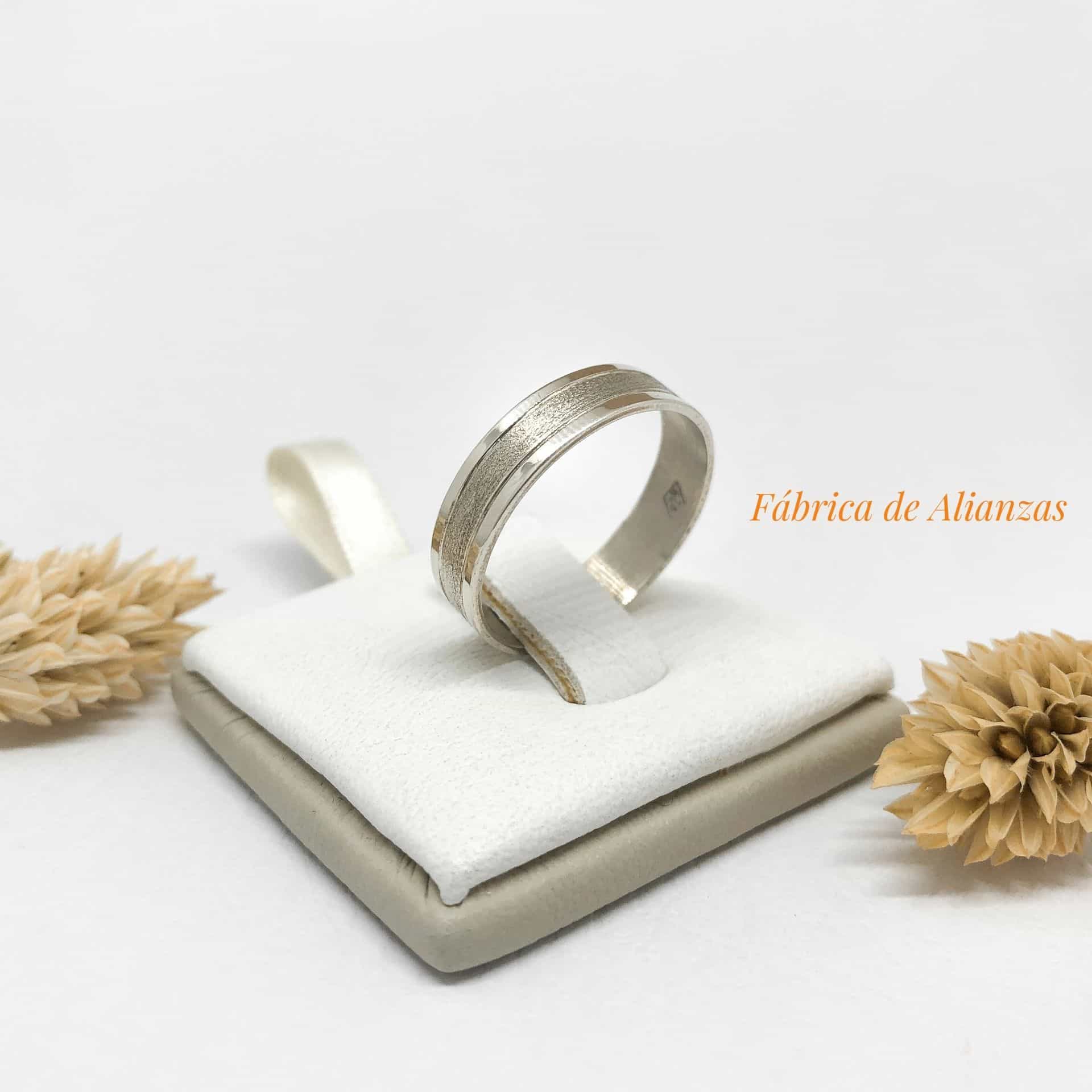 Alianza Cinta Fina con Dos canaletas Bordes Pulidos y Centro Arenado